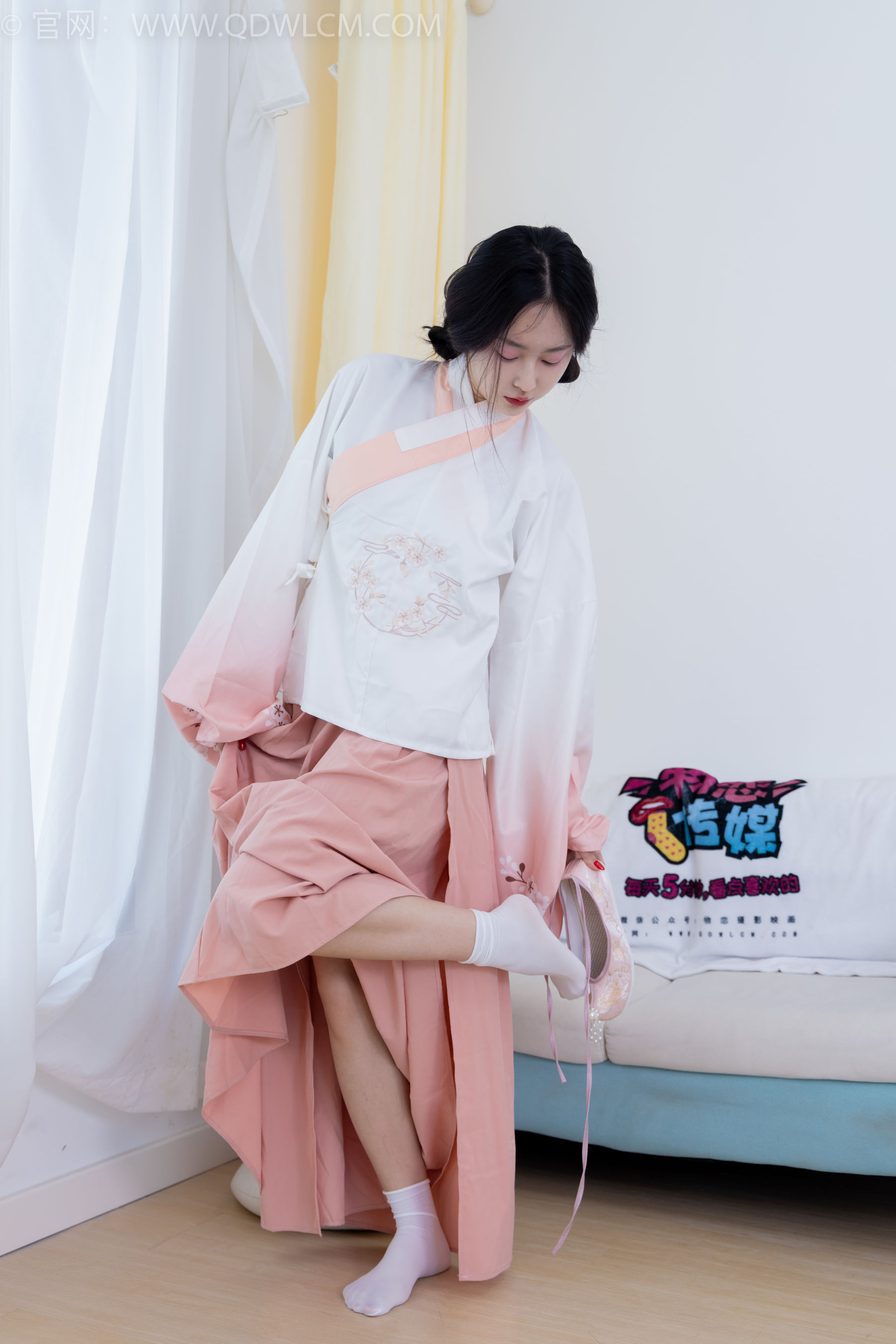 物恋传媒 No.2132 美兔 -心动一刹/(220P)