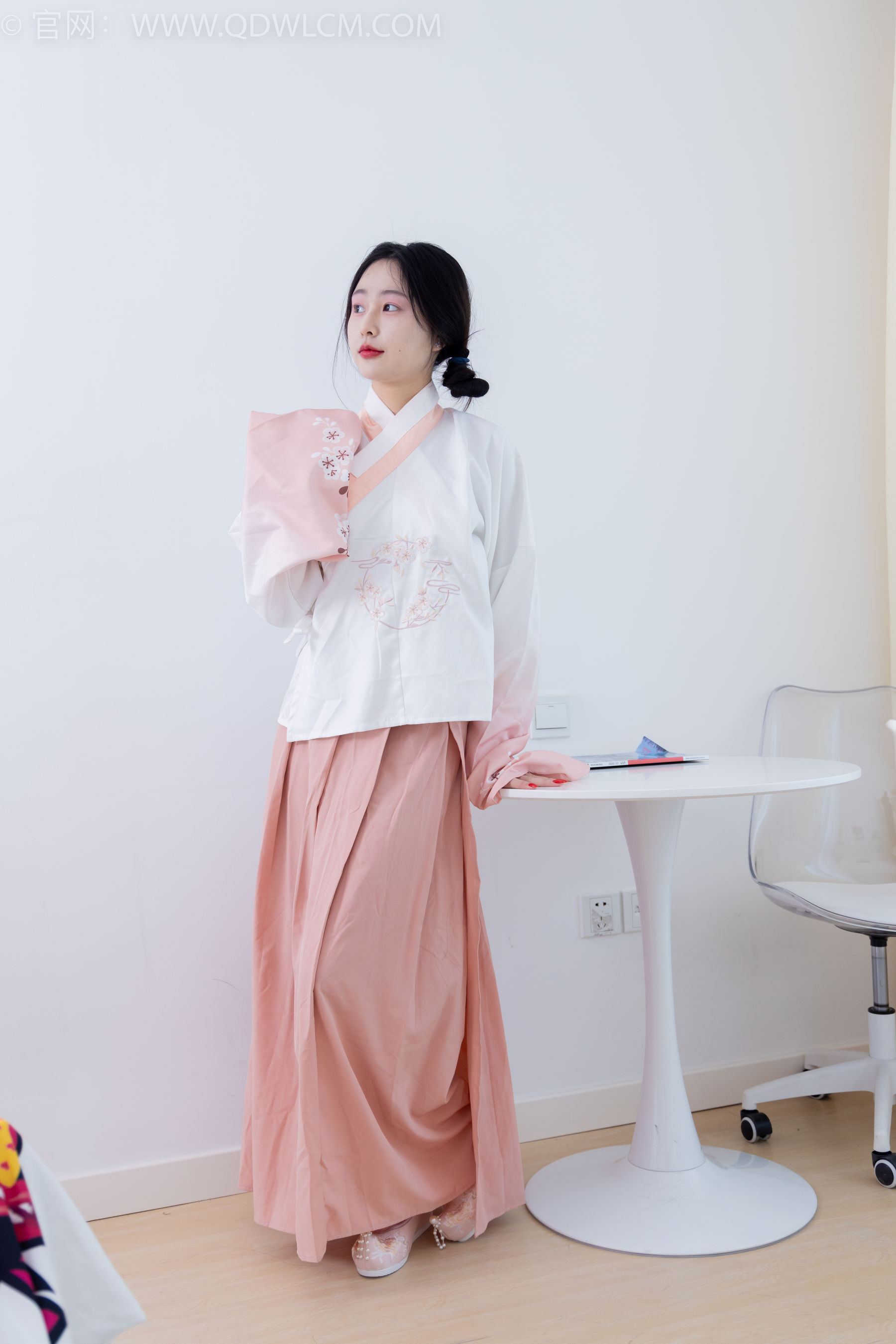 物恋传媒 No.2132 美兔 -心动一刹/(220P)