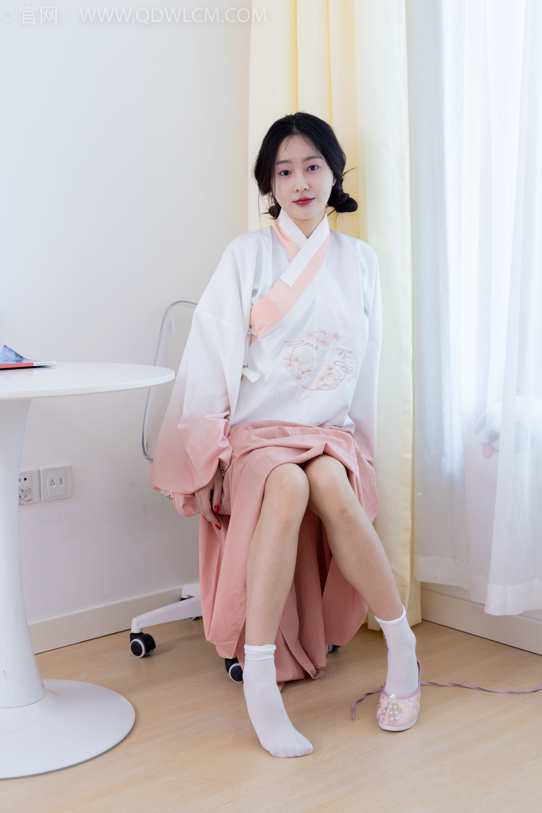 物恋传媒 No.2132 美兔 -心动一刹/(220P)