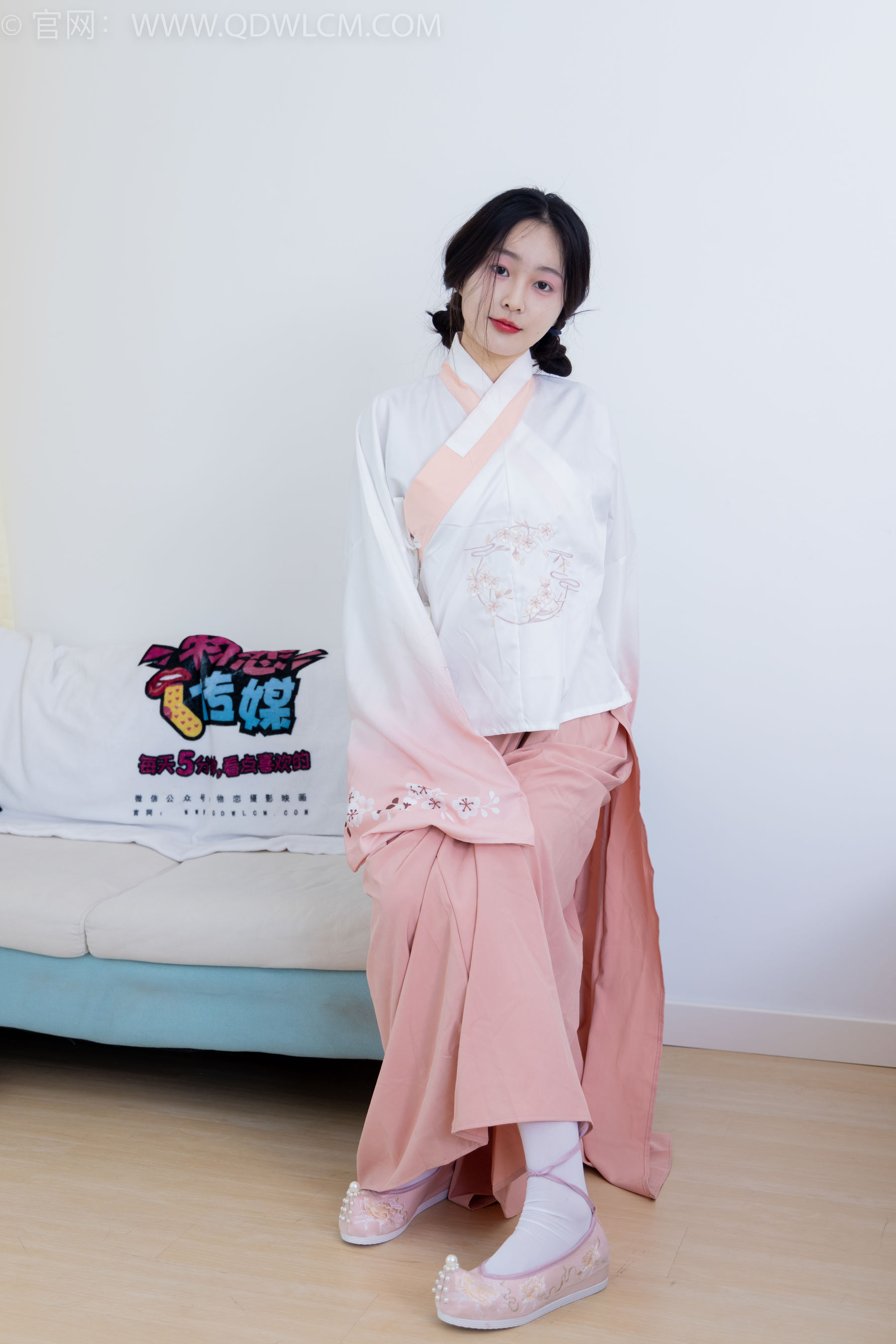 物恋传媒 No.2132 美兔 -心动一刹/(220P)