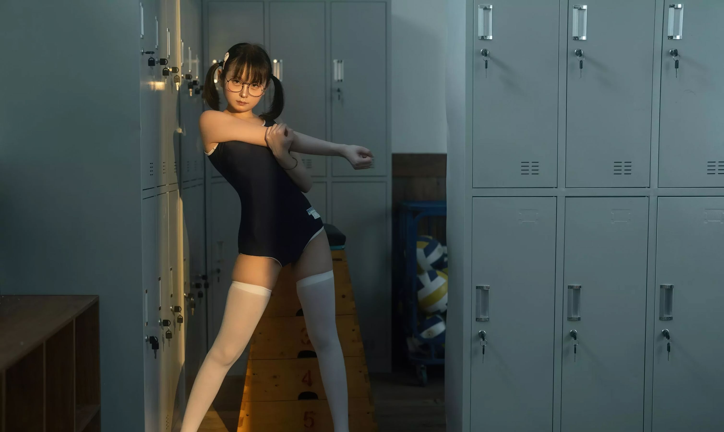 幼水铃衣 - 午间更衣室/(75P)