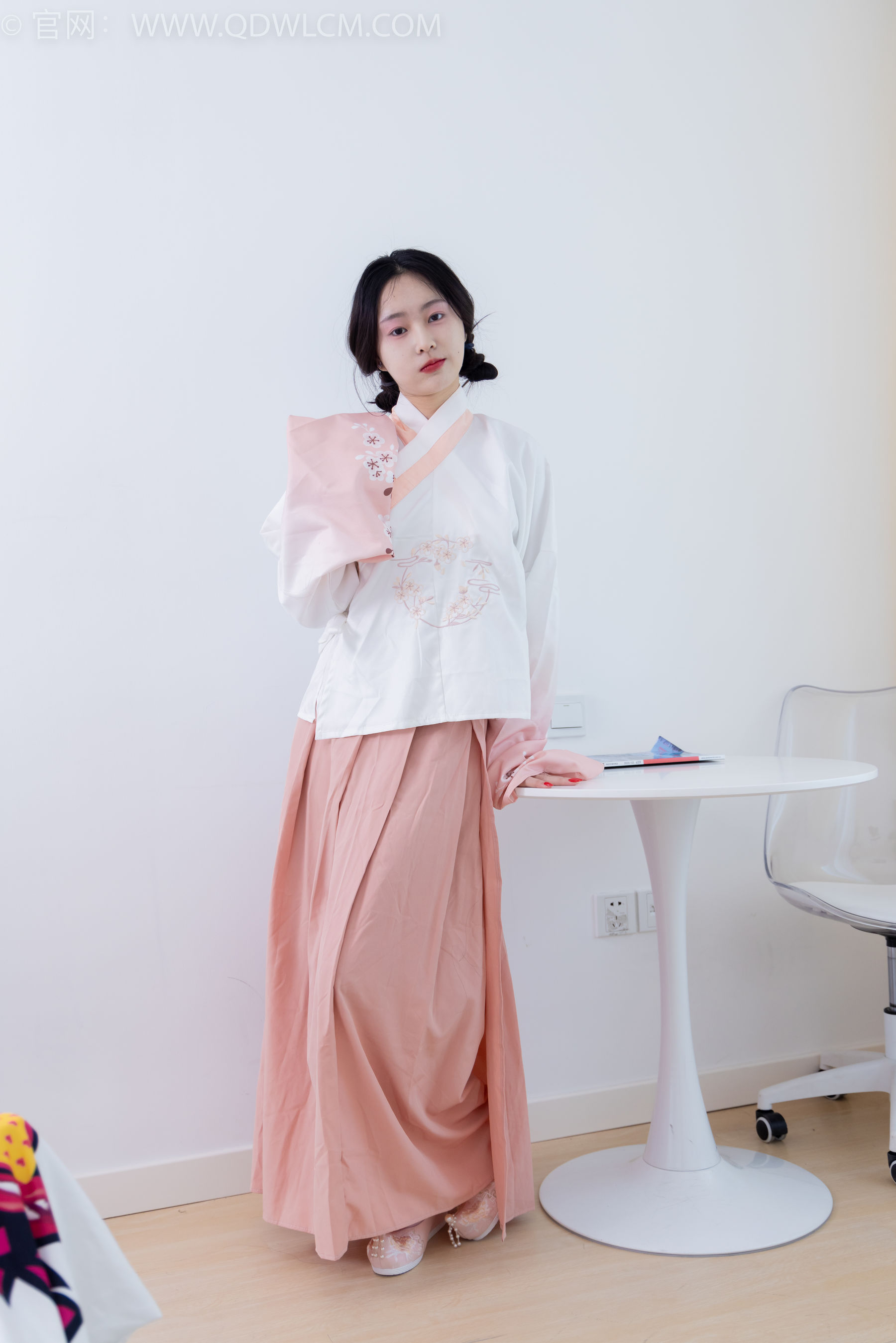 物恋传媒 No.2132 美兔 -心动一刹/(220P)