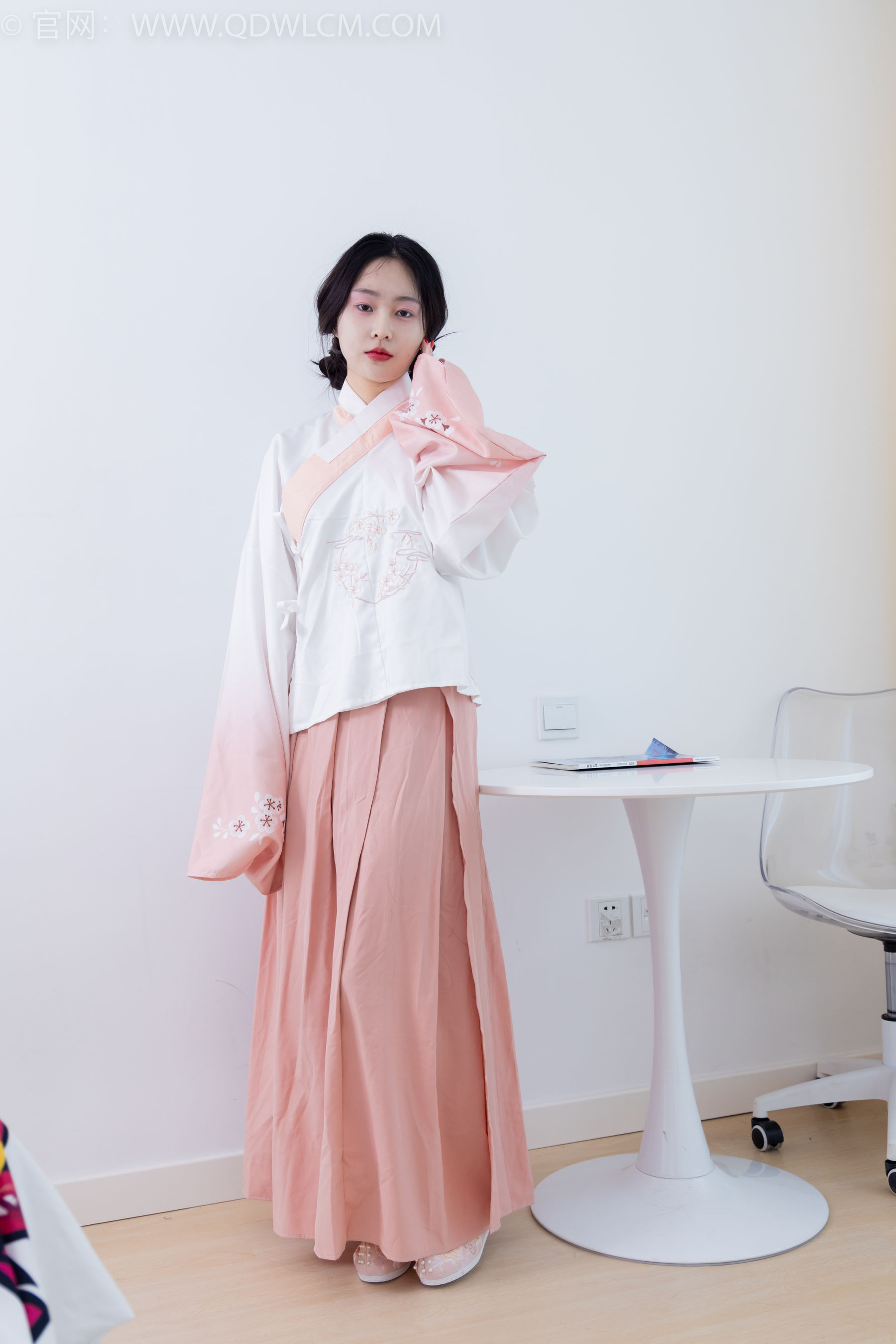 物恋传媒 No.2132 美兔 -心动一刹/(220P)