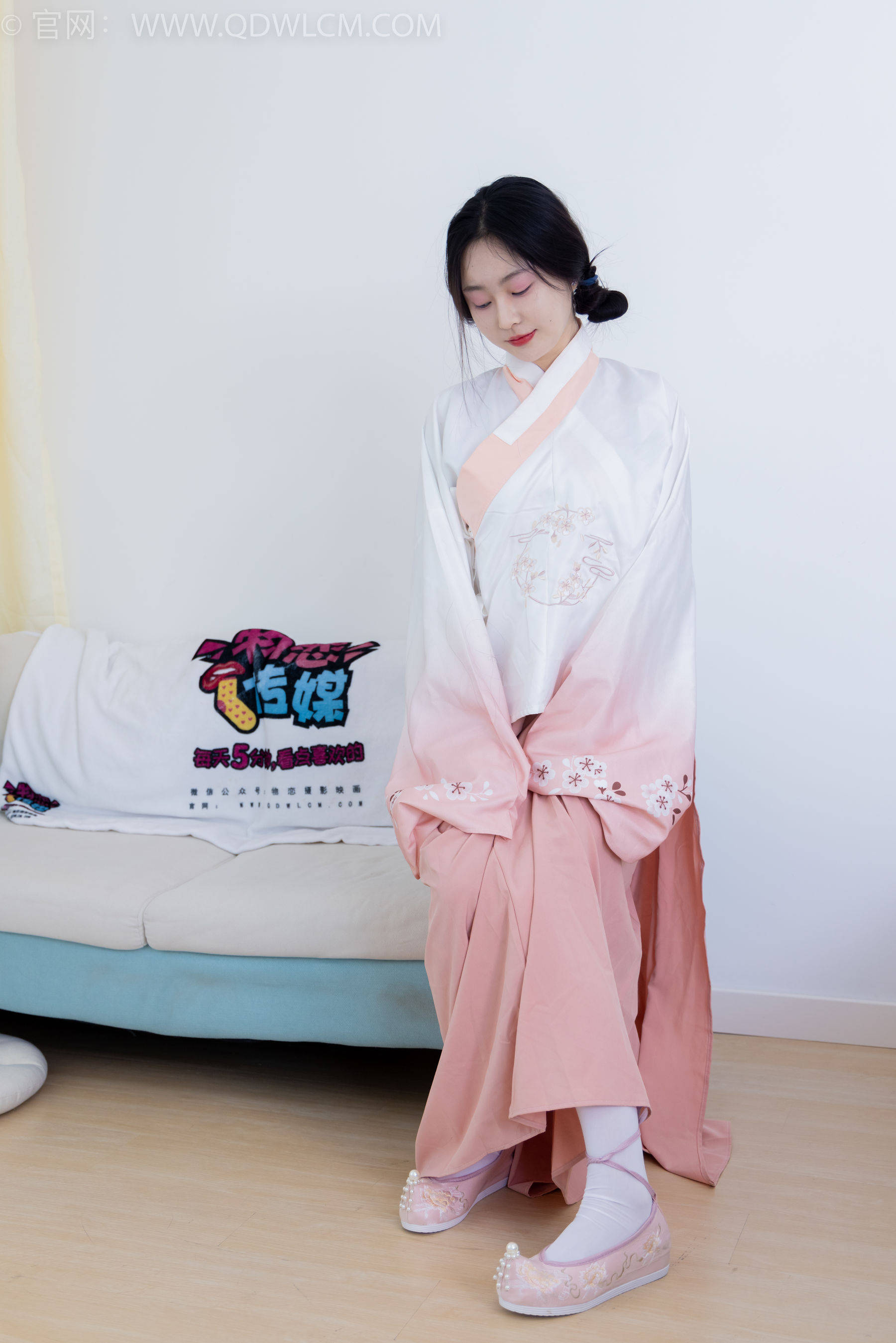 物恋传媒 No.2132 美兔 -心动一刹/(220P)