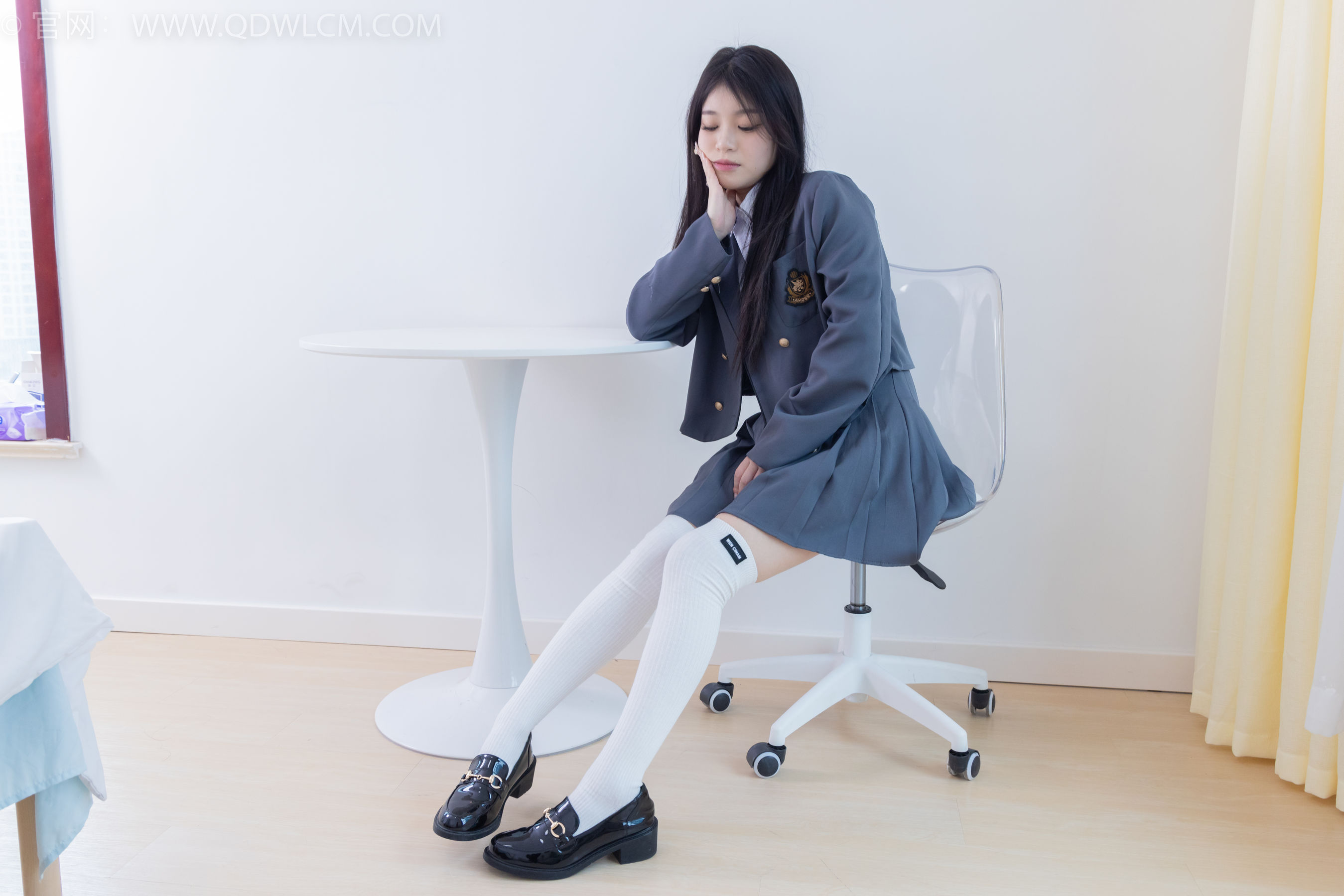 物恋传媒 No.2218 闪闪 - 黑夜是平静的/(180P)