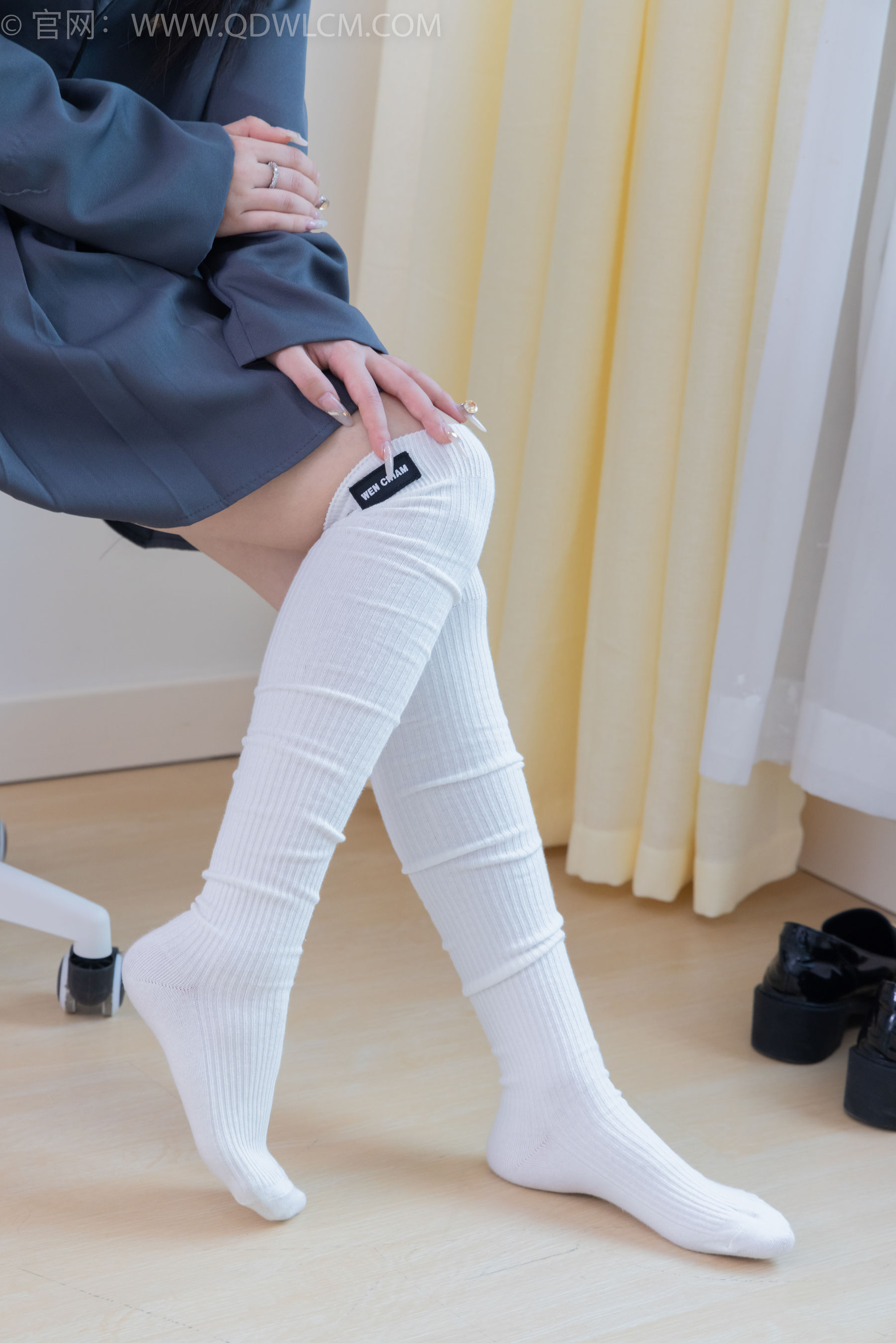 物恋传媒 No.2218 闪闪 - 黑夜是平静的/(180P)