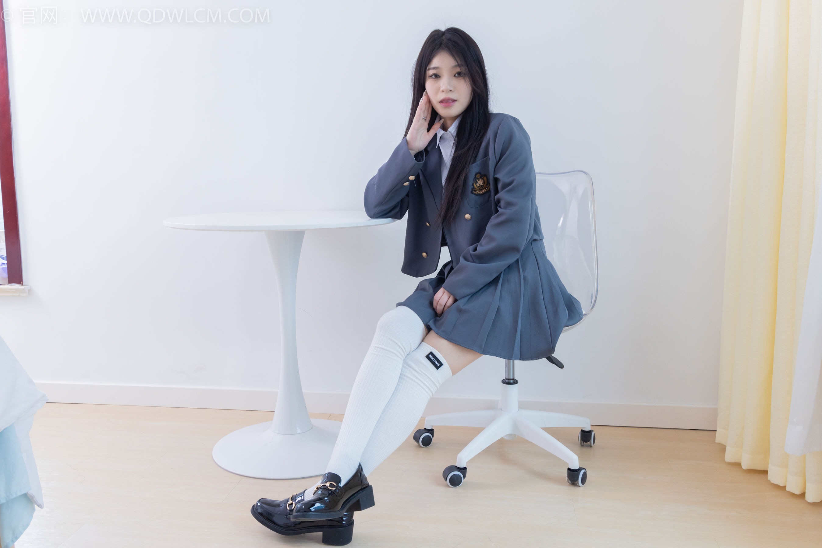 物恋传媒 No.2218 闪闪 - 黑夜是平静的/(180P)