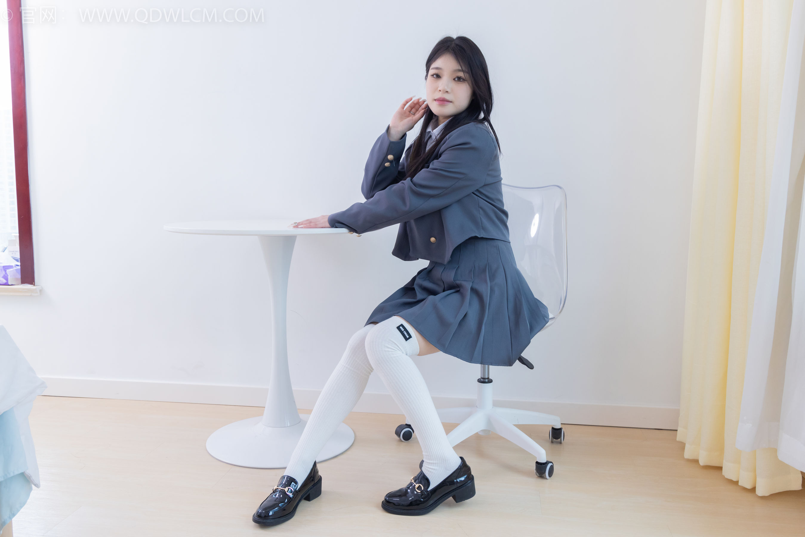 物恋传媒 No.2218 闪闪 - 黑夜是平静的/(180P)