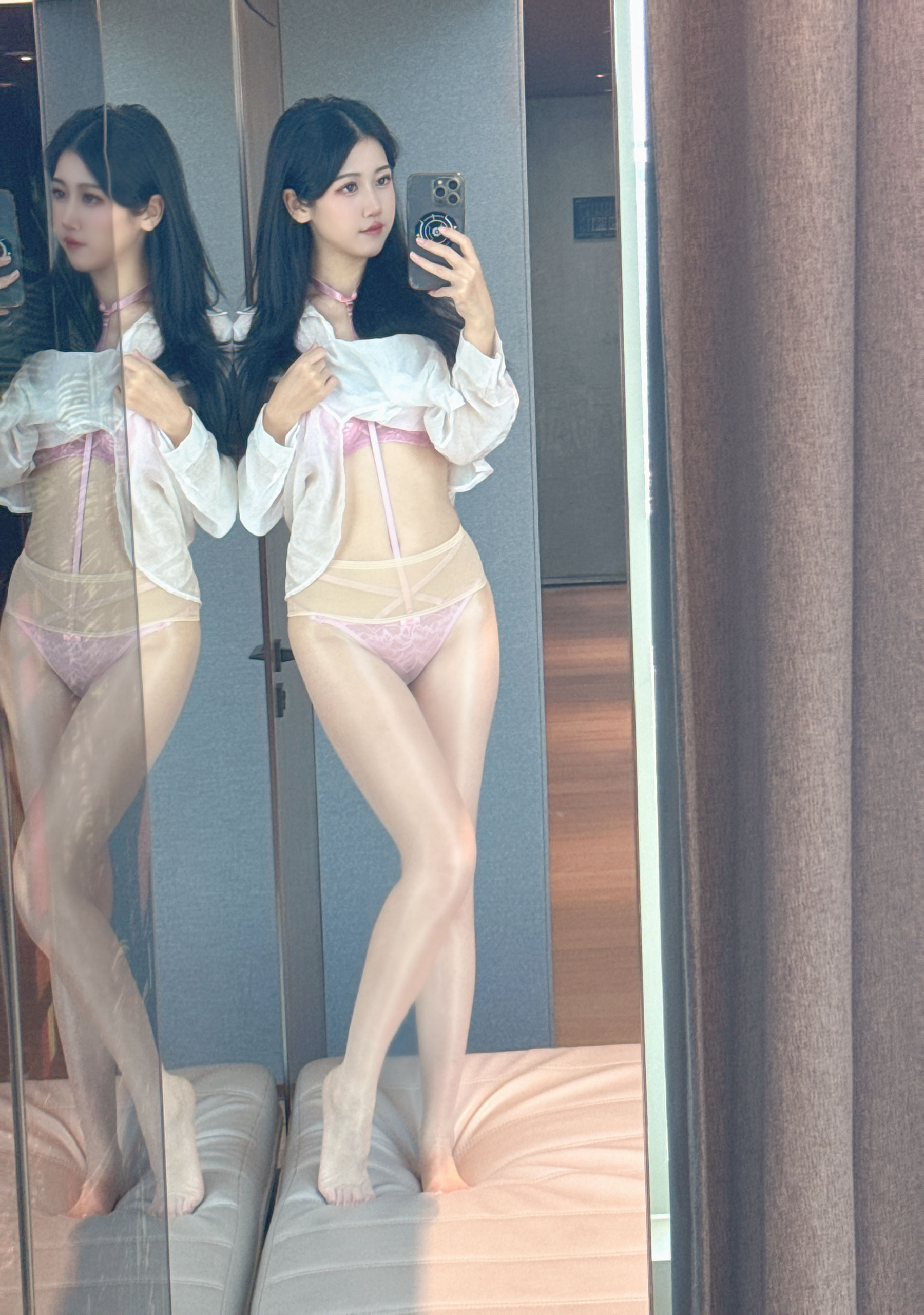 微博人气Coser不呆猫 - 粉色衬衣女友/(66P)