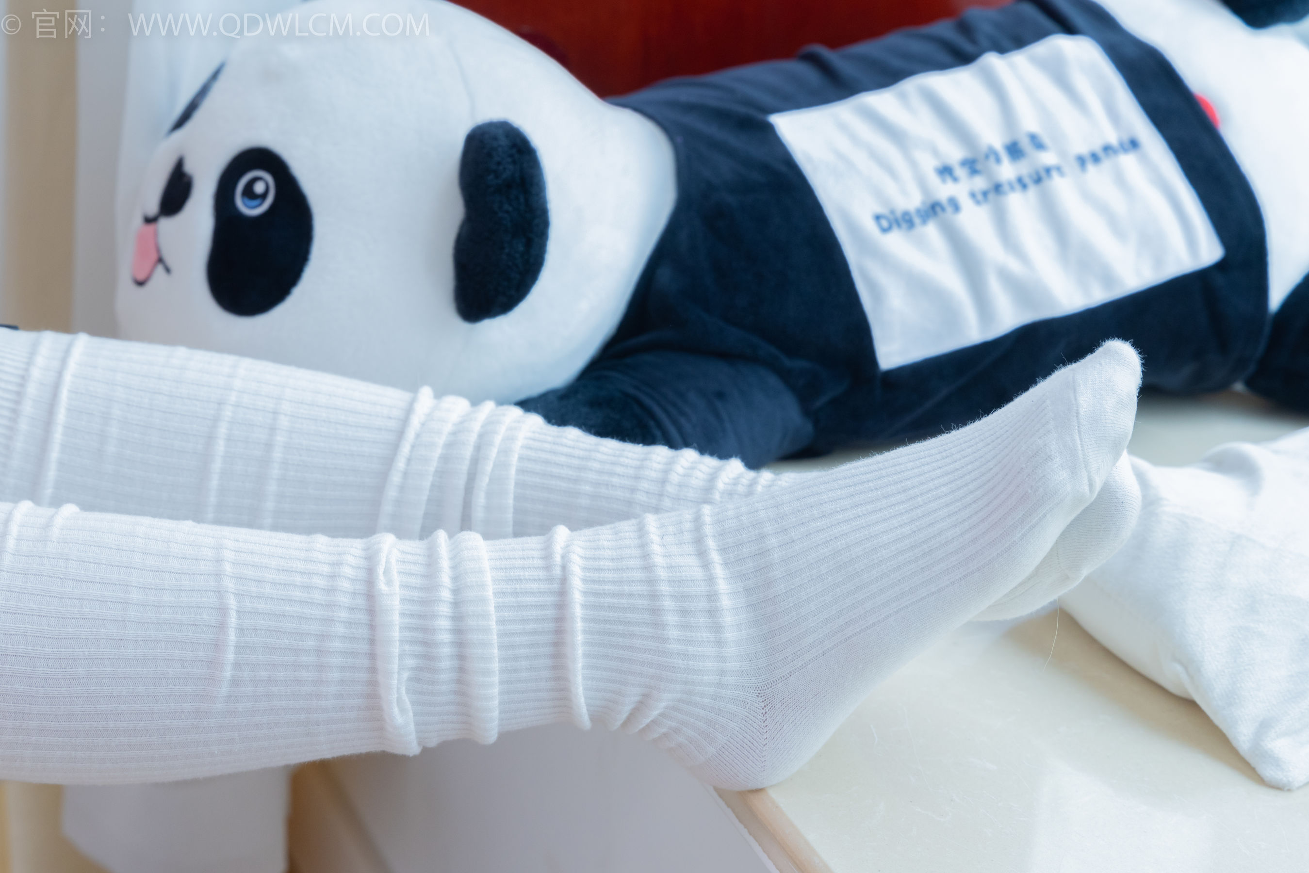 物恋传媒 No.2218 闪闪 - 黑夜是平静的/(180P)