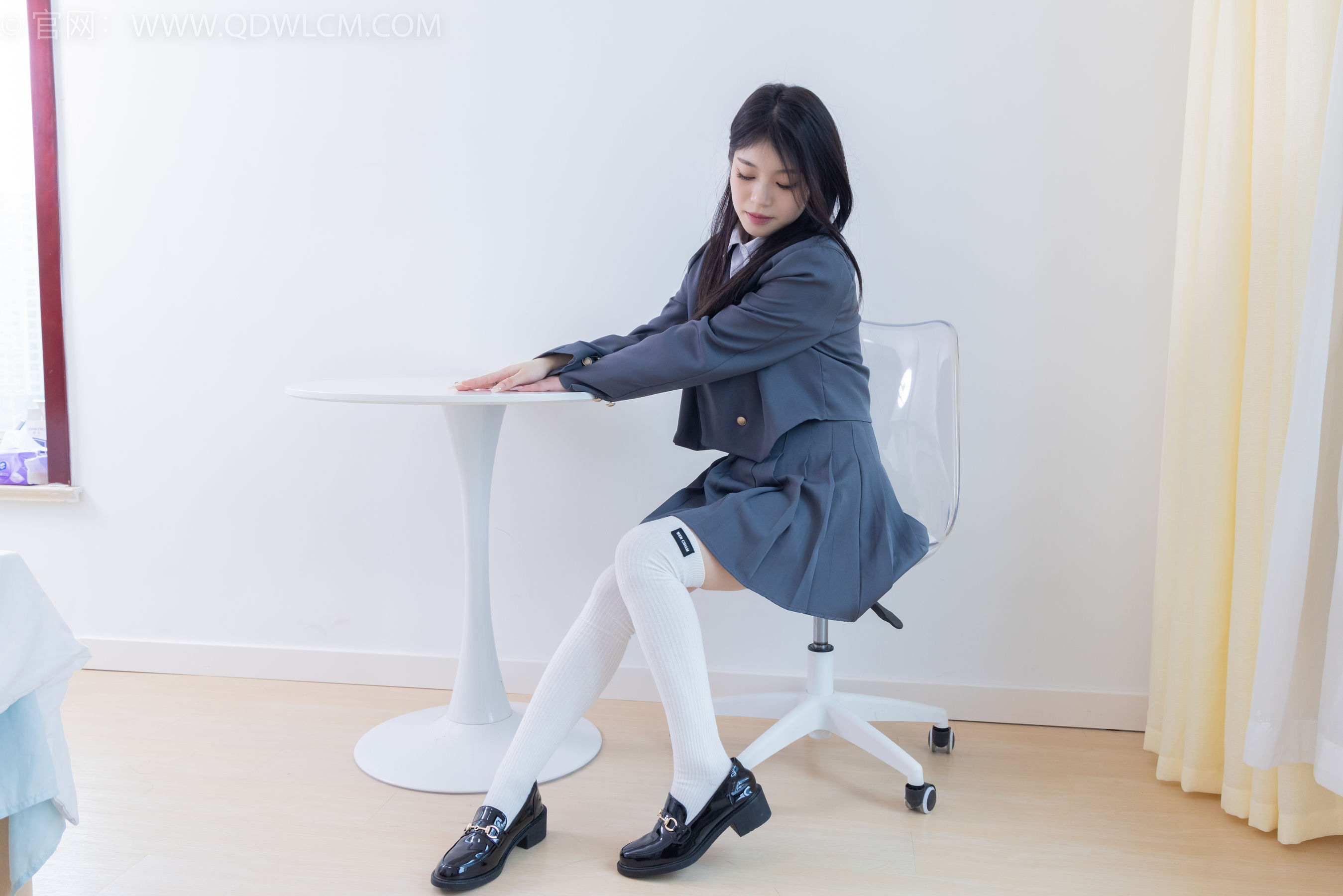 物恋传媒 No.2218 闪闪 - 黑夜是平静的/(180P)