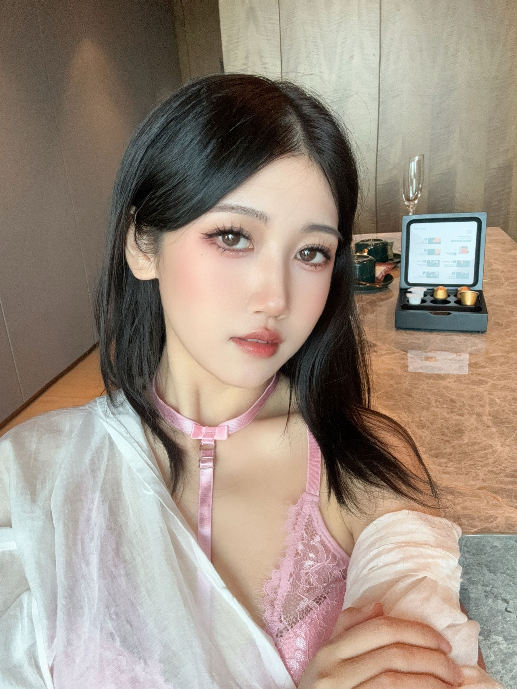 微博人气Coser不呆猫 - 粉色衬衣女友/(66P)