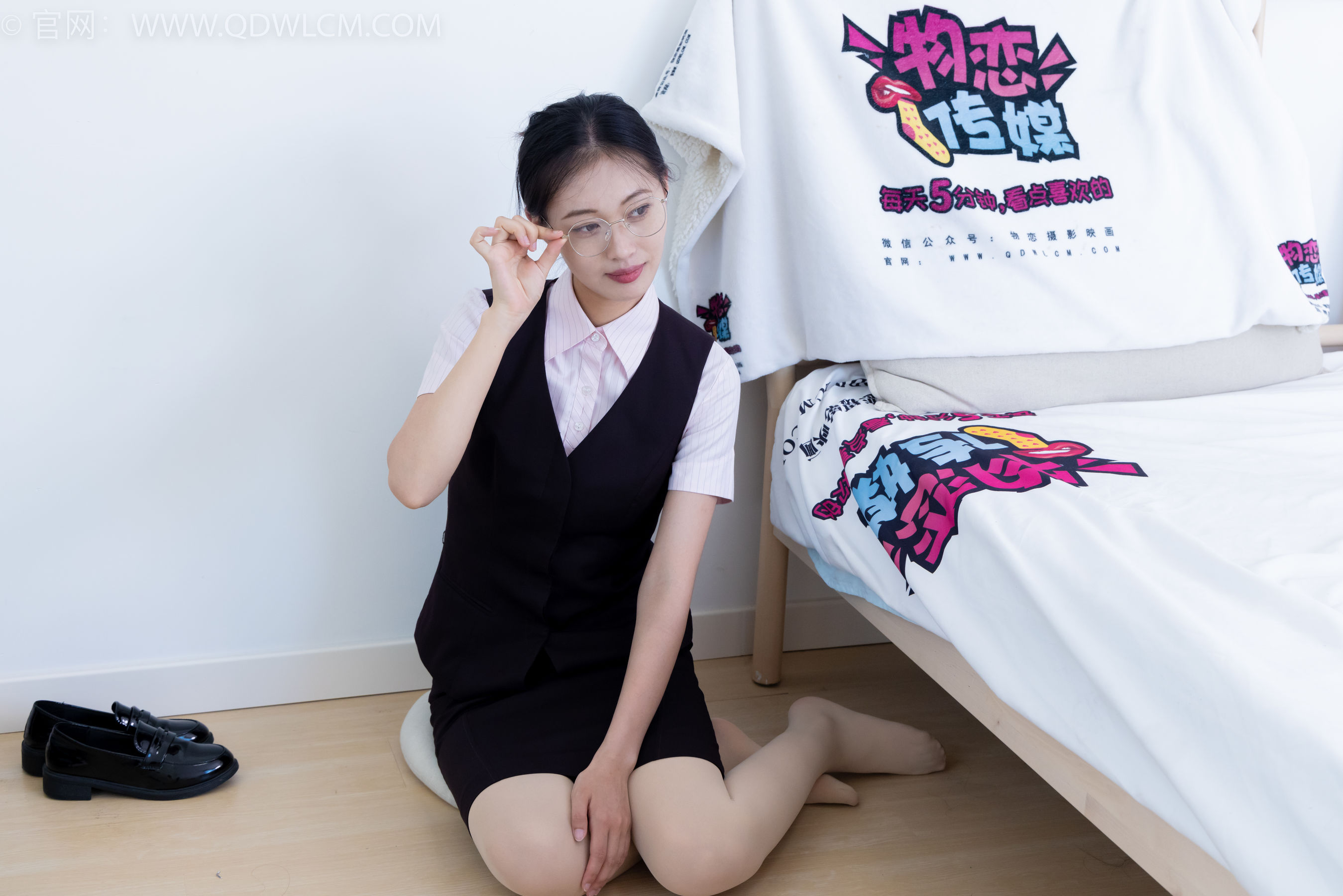 物恋传媒 No.2220 小优 - 摇晃的红酒杯/(150P)