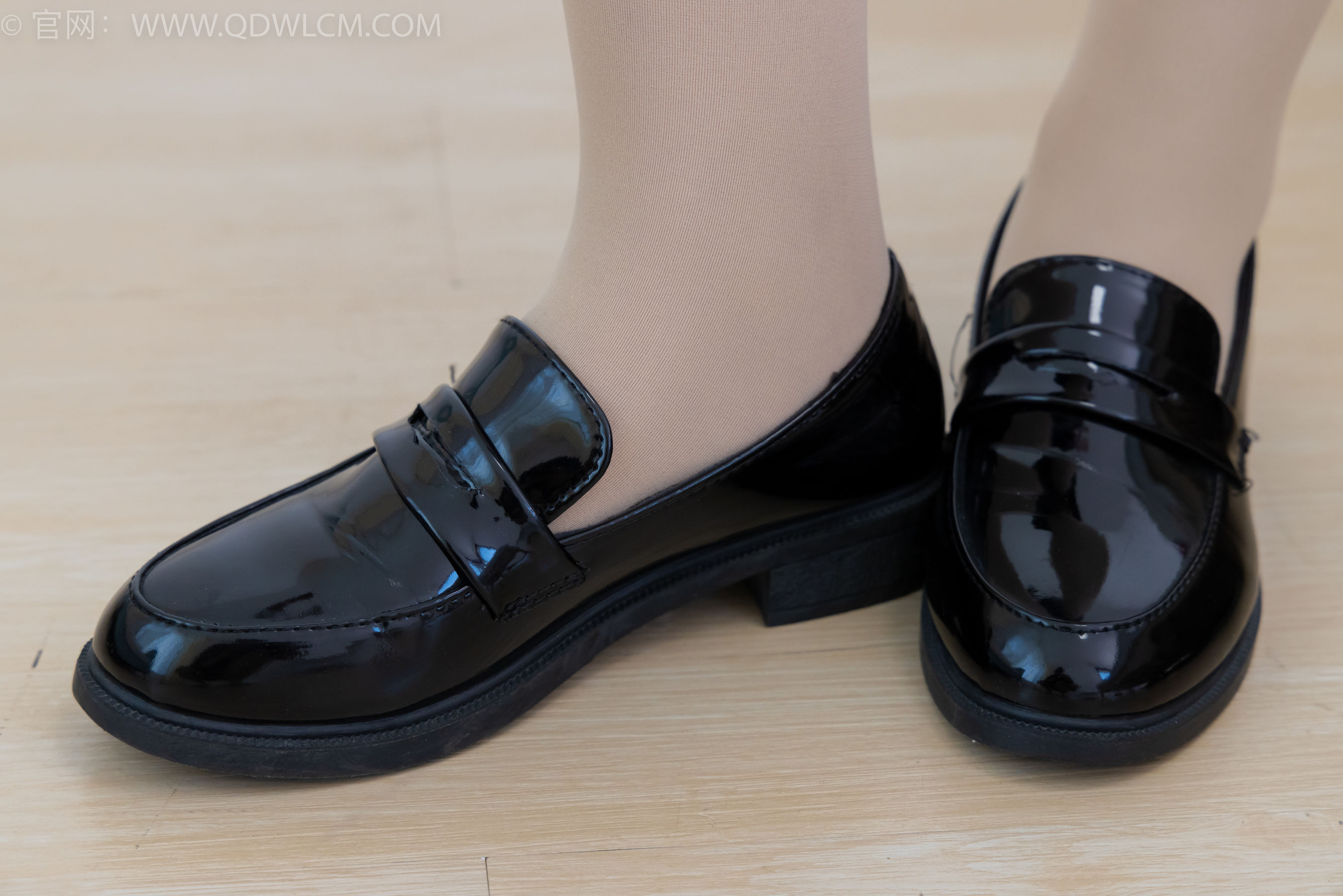 物恋传媒 No.2220 小优 - 摇晃的红酒杯/(150P)