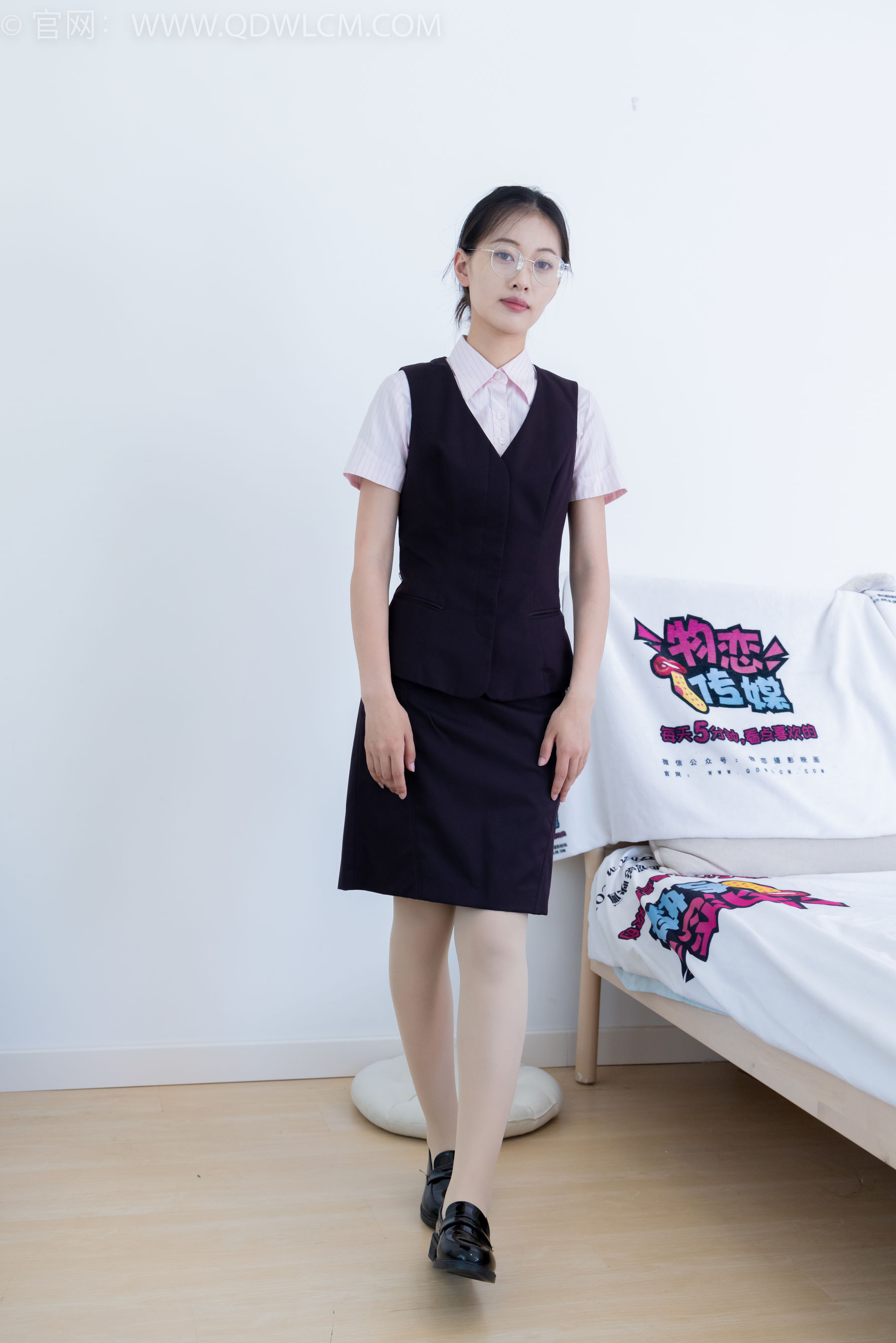 物恋传媒 No.2220 小优 - 摇晃的红酒杯/(150P)