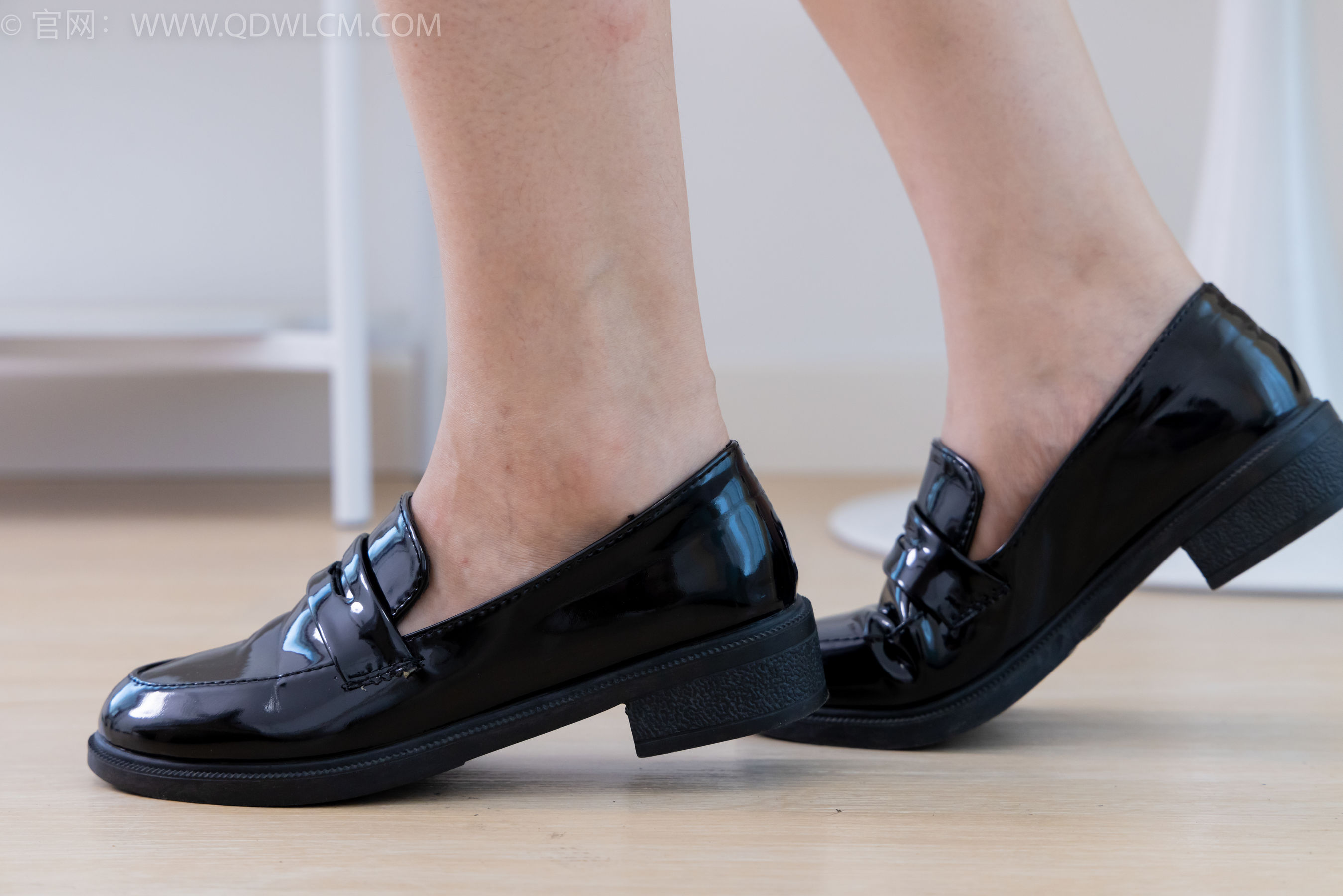 物恋传媒 No.2220 小优 - 摇晃的红酒杯/(150P)