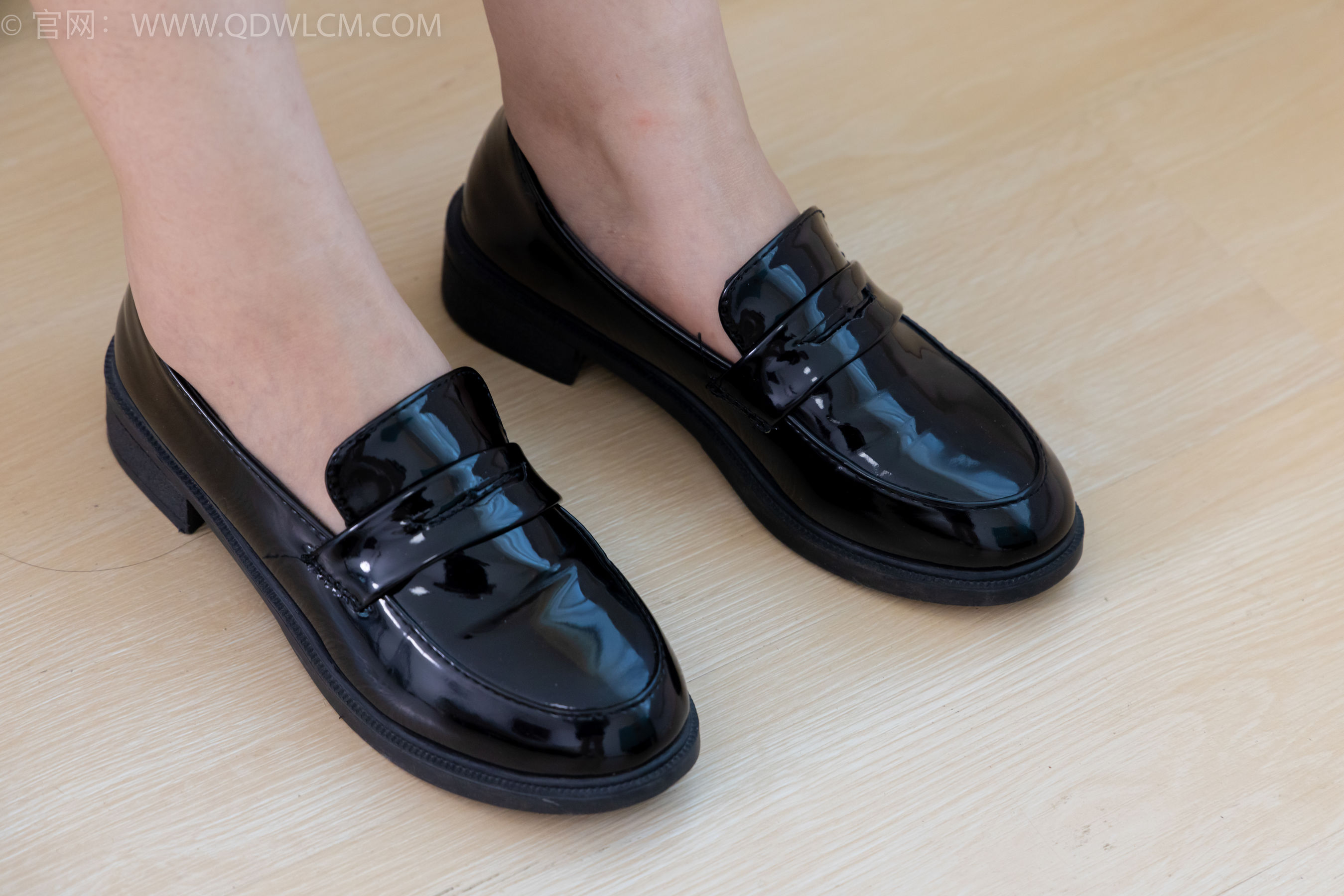 物恋传媒 No.2220 小优 - 摇晃的红酒杯/(150P)