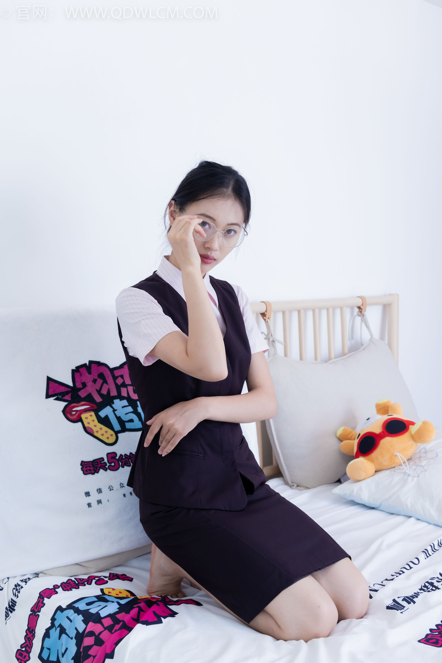 物恋传媒 No.2220 小优 - 摇晃的红酒杯/(150P)