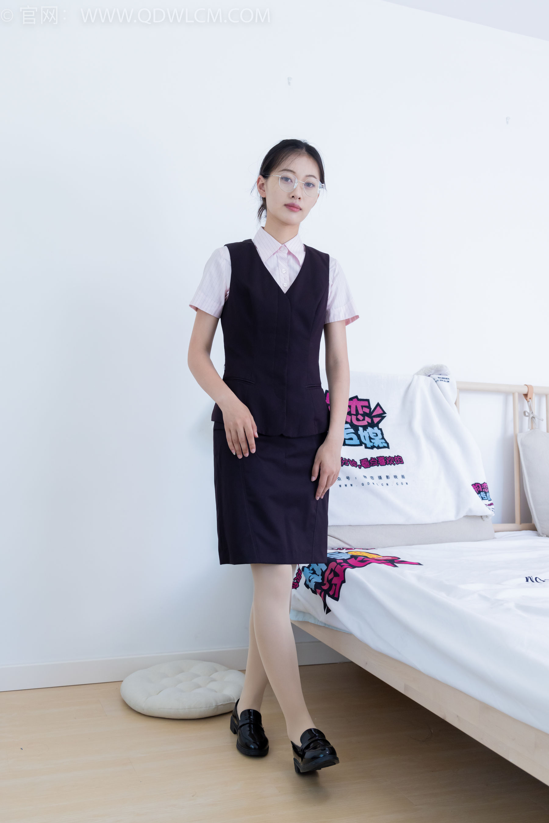 物恋传媒 No.2220 小优 - 摇晃的红酒杯/(150P)