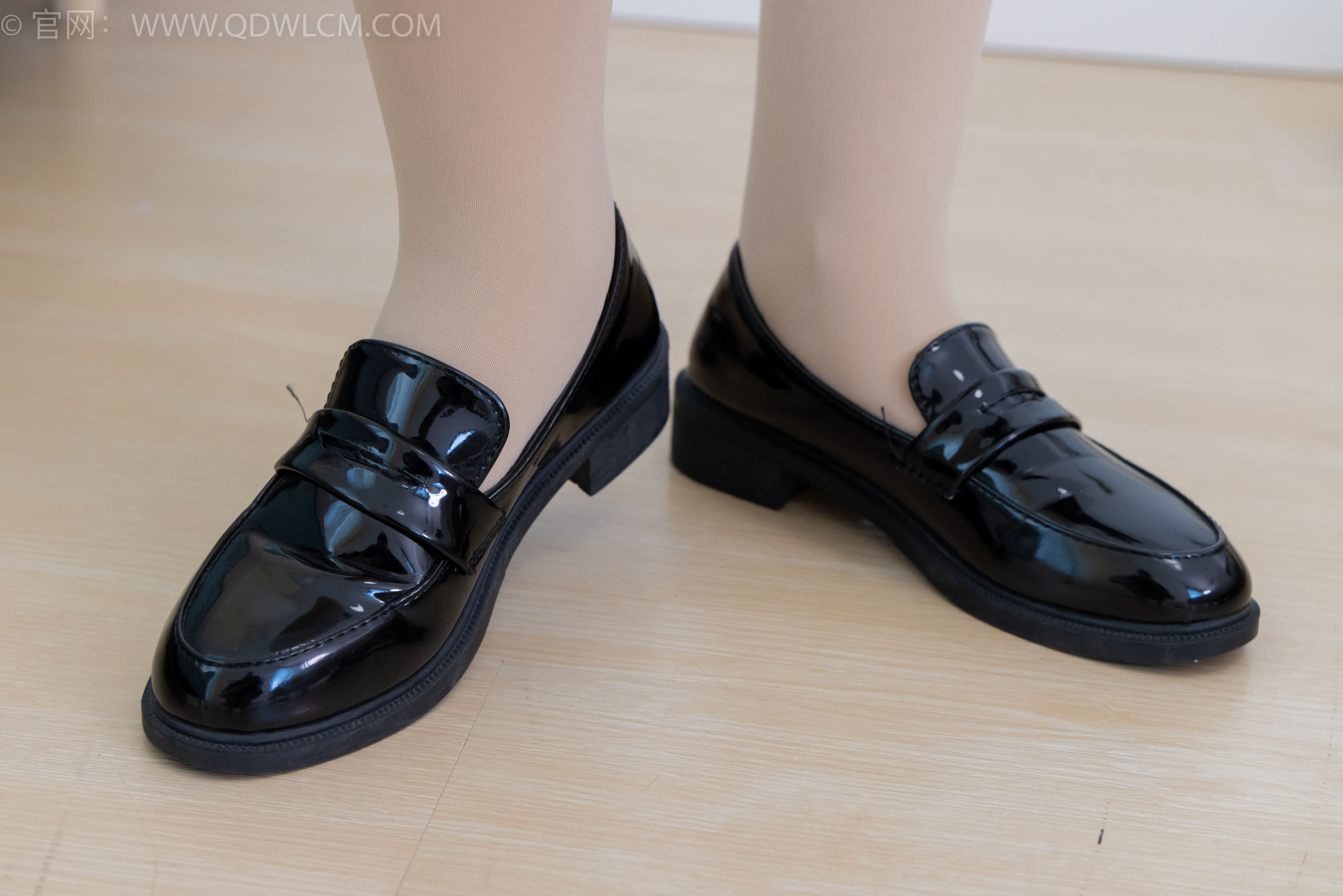 物恋传媒 No.2220 小优 - 摇晃的红酒杯/(150P)