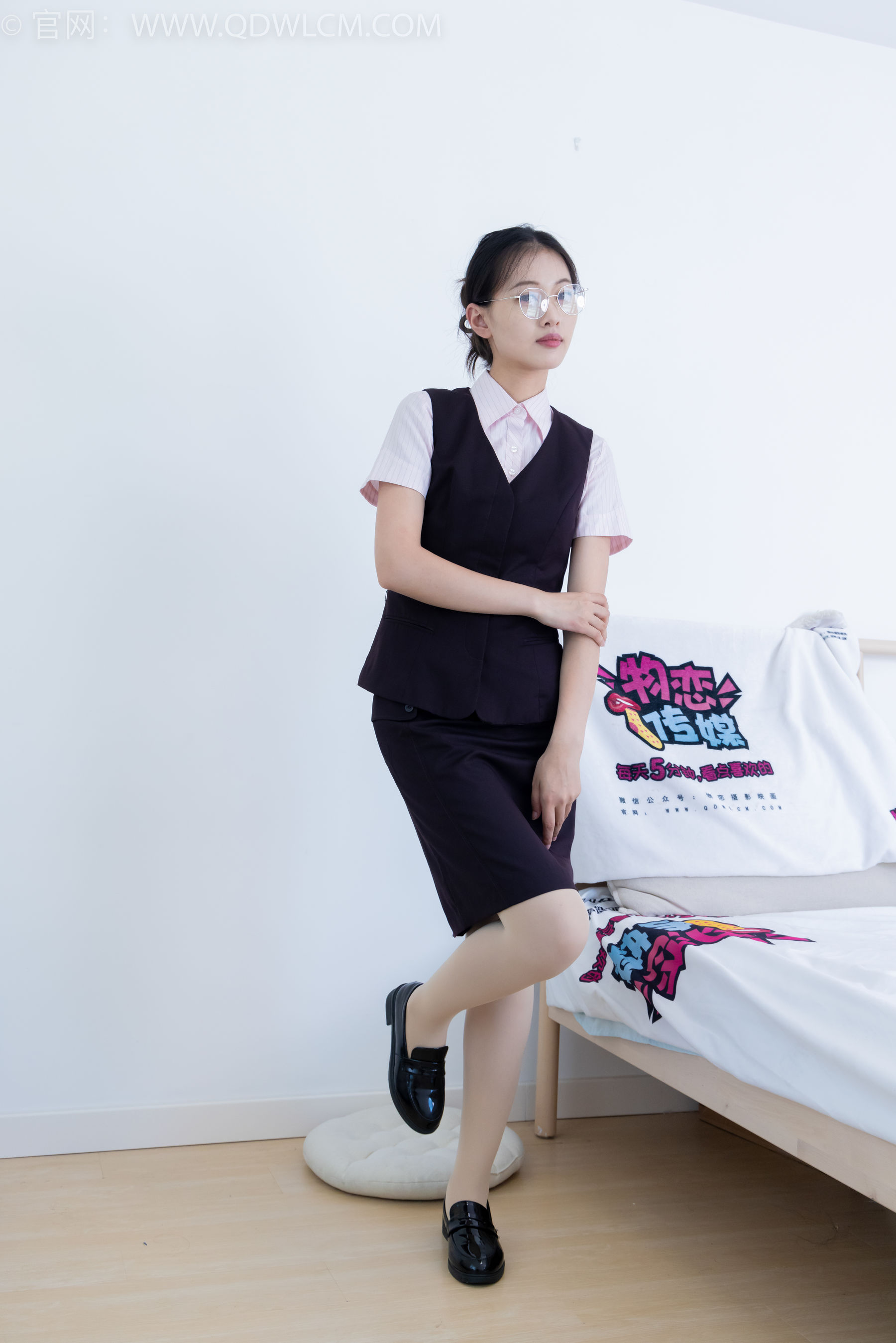 物恋传媒 No.2220 小优 - 摇晃的红酒杯/(150P)