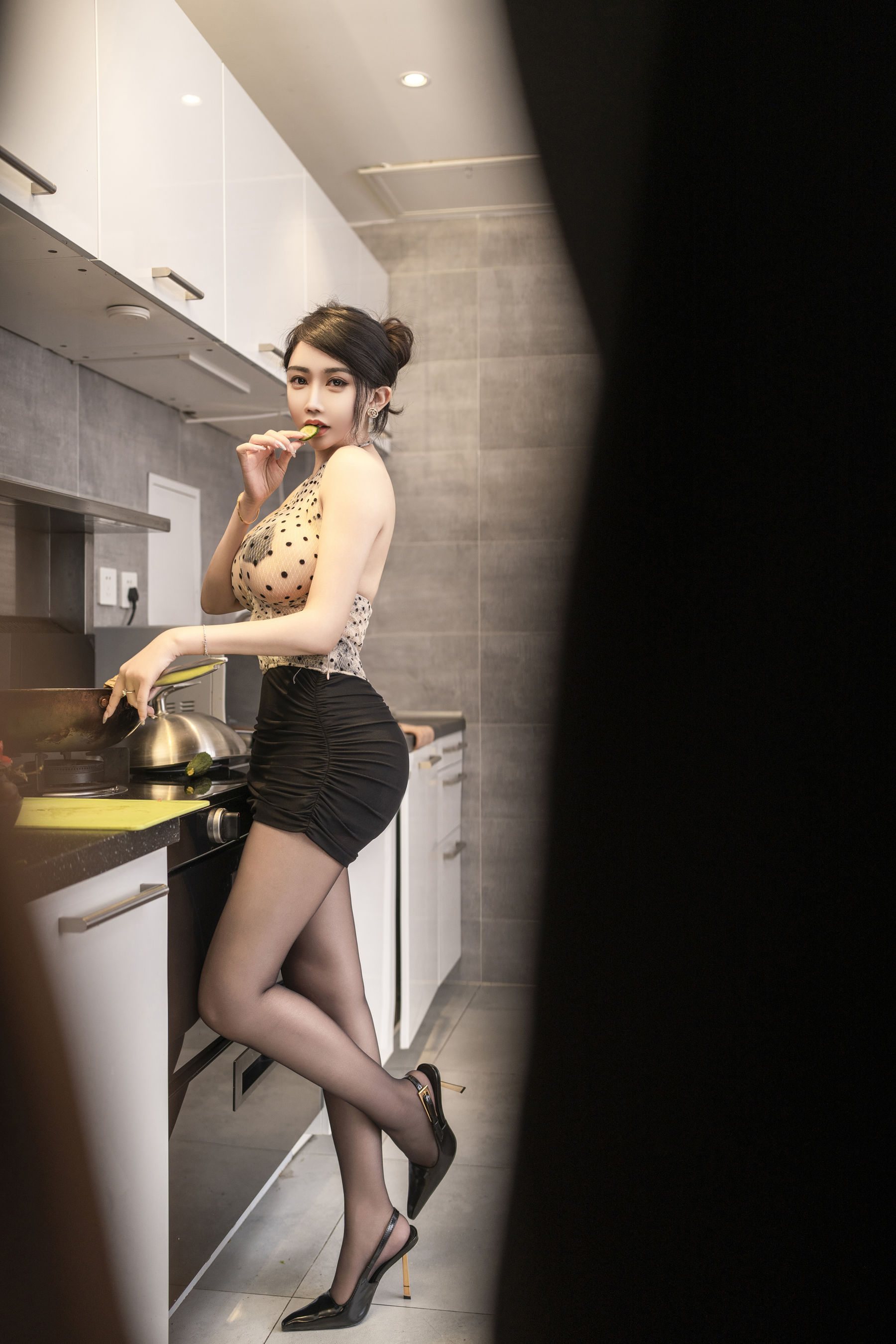 李若汐 - 厨房女仆/(93P)