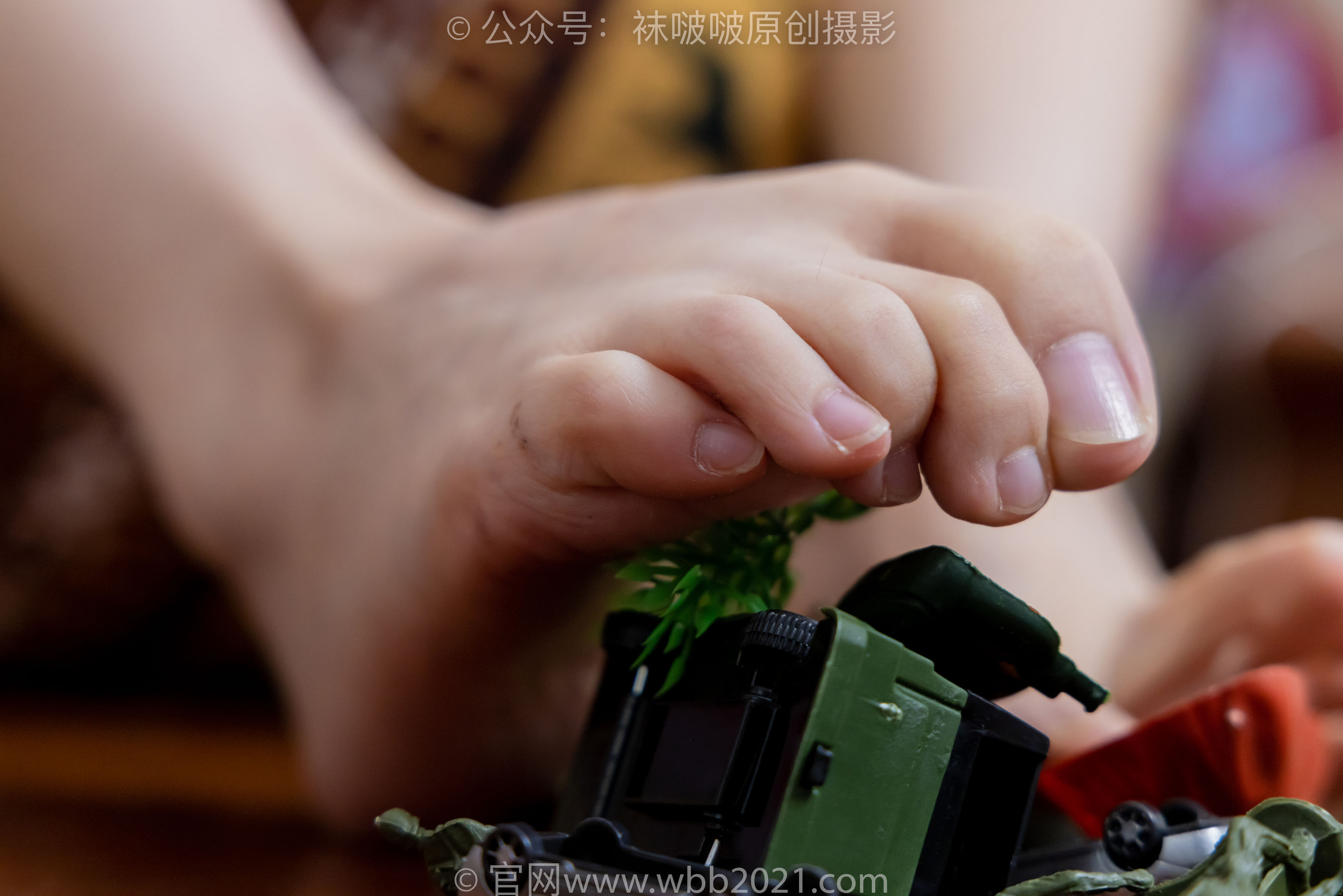 BoBoSocks袜啵啵 No.477 甜甜圈  - 高跟鞋、高跟凉鞋、厚黑丝、白丝、裸足、穿鞋和丝袜踩小汽车小人军团巨大娘剧情/(150P)