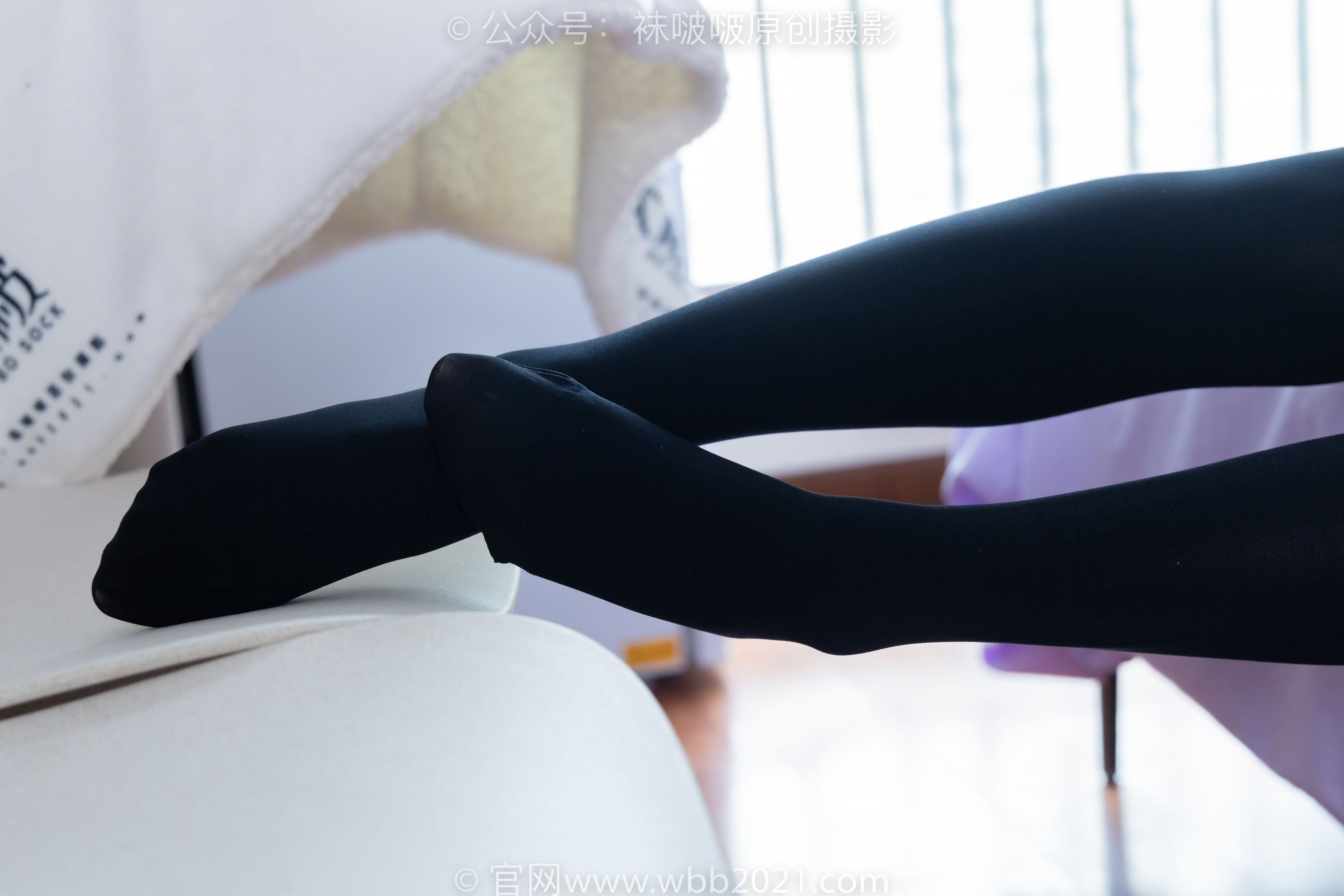 BoBoSocks袜啵啵 No.477 甜甜圈  - 高跟鞋、高跟凉鞋、厚黑丝、白丝、裸足、穿鞋和丝袜踩小汽车小人军团巨大娘剧情/(150P)