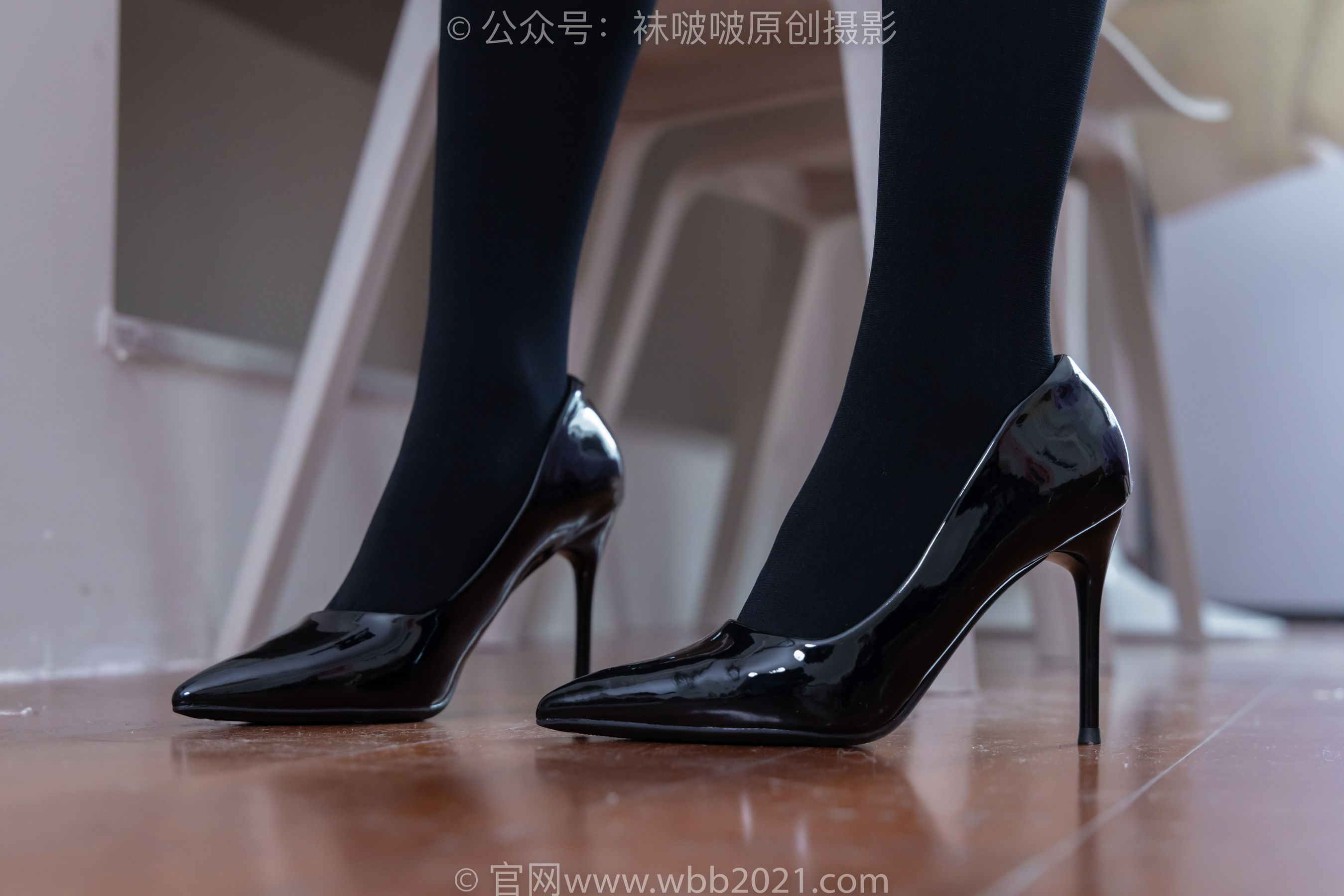 BoBoSocks袜啵啵 No.477 甜甜圈  - 高跟鞋、高跟凉鞋、厚黑丝、白丝、裸足、穿鞋和丝袜踩小汽车小人军团巨大娘剧情/(150P)
