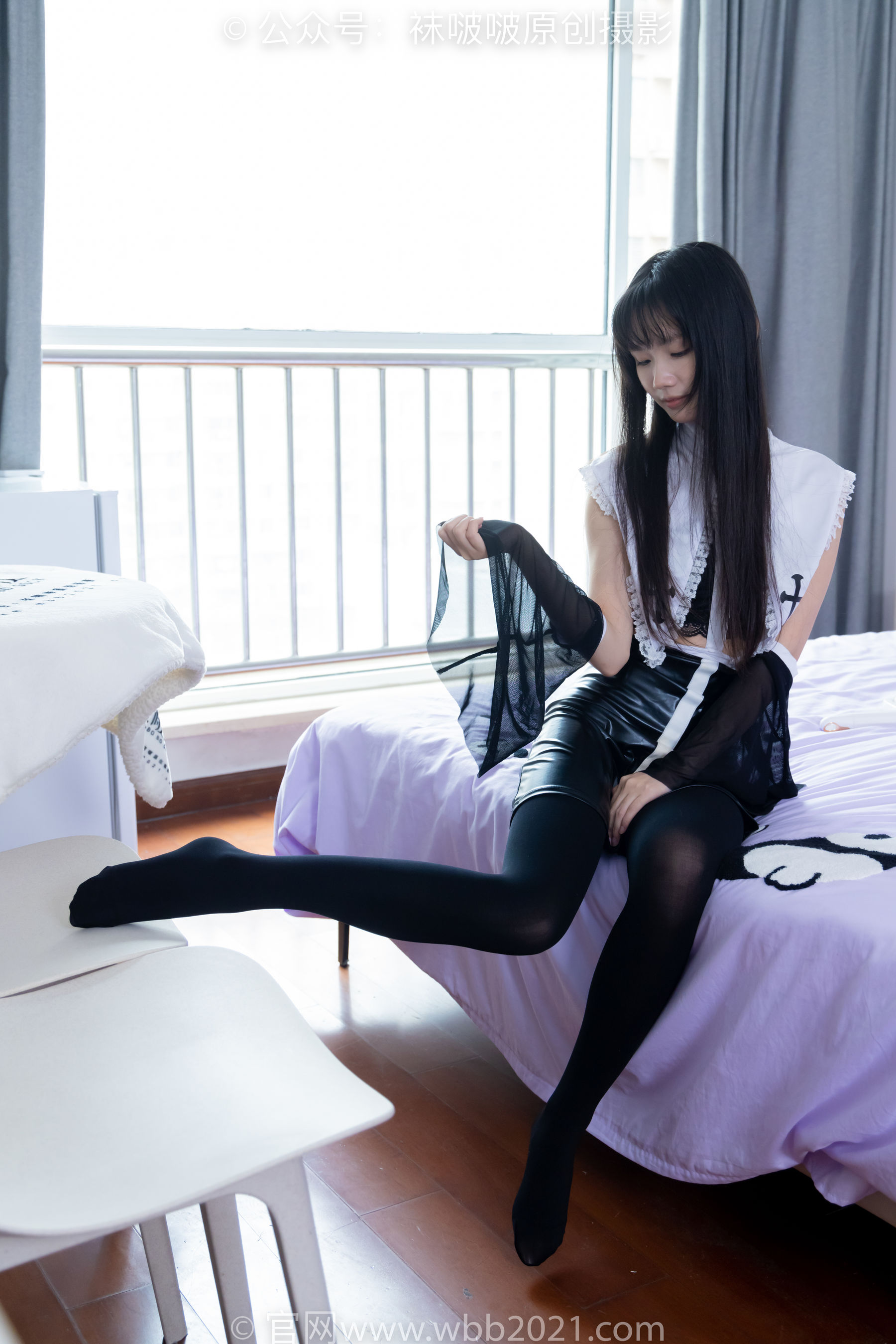 BoBoSocks袜啵啵 No.477 甜甜圈  - 高跟鞋、高跟凉鞋、厚黑丝、白丝、裸足、穿鞋和丝袜踩小汽车小人军团巨大娘剧情/(150P)
