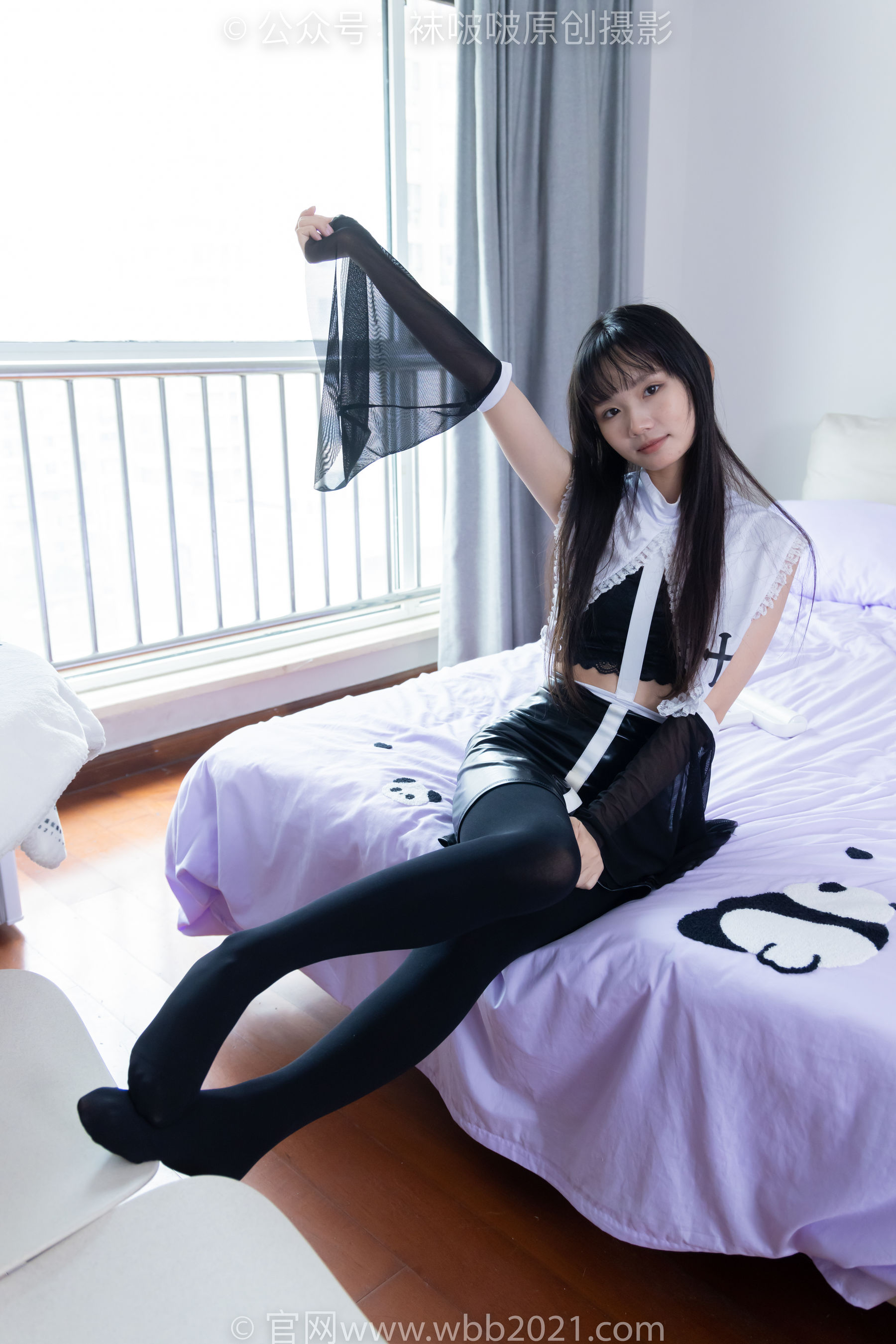 BoBoSocks袜啵啵 No.477 甜甜圈  - 高跟鞋、高跟凉鞋、厚黑丝、白丝、裸足、穿鞋和丝袜踩小汽车小人军团巨大娘剧情/(150P)