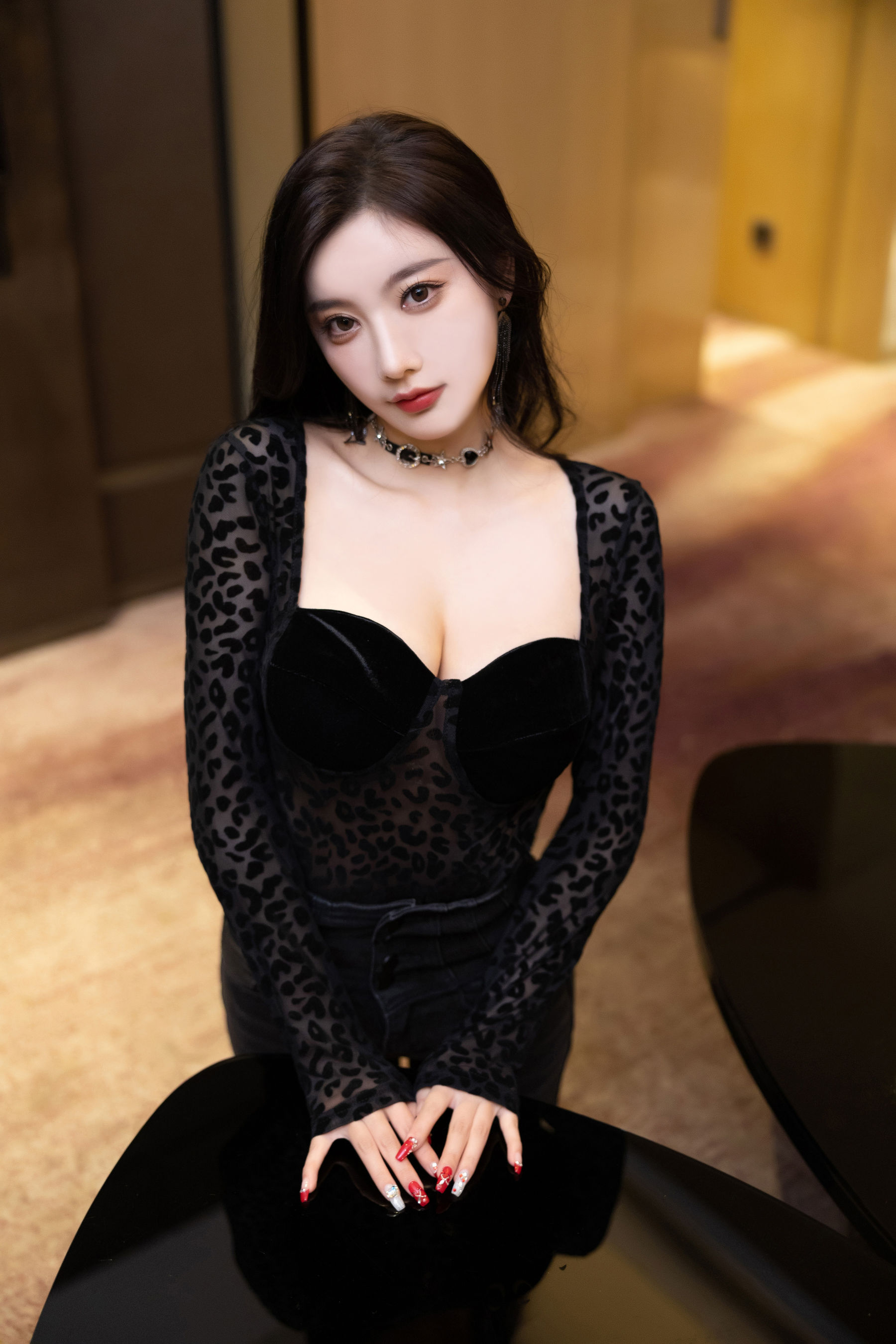 杨晨晨 - 黑色牛仔裤/(100P)