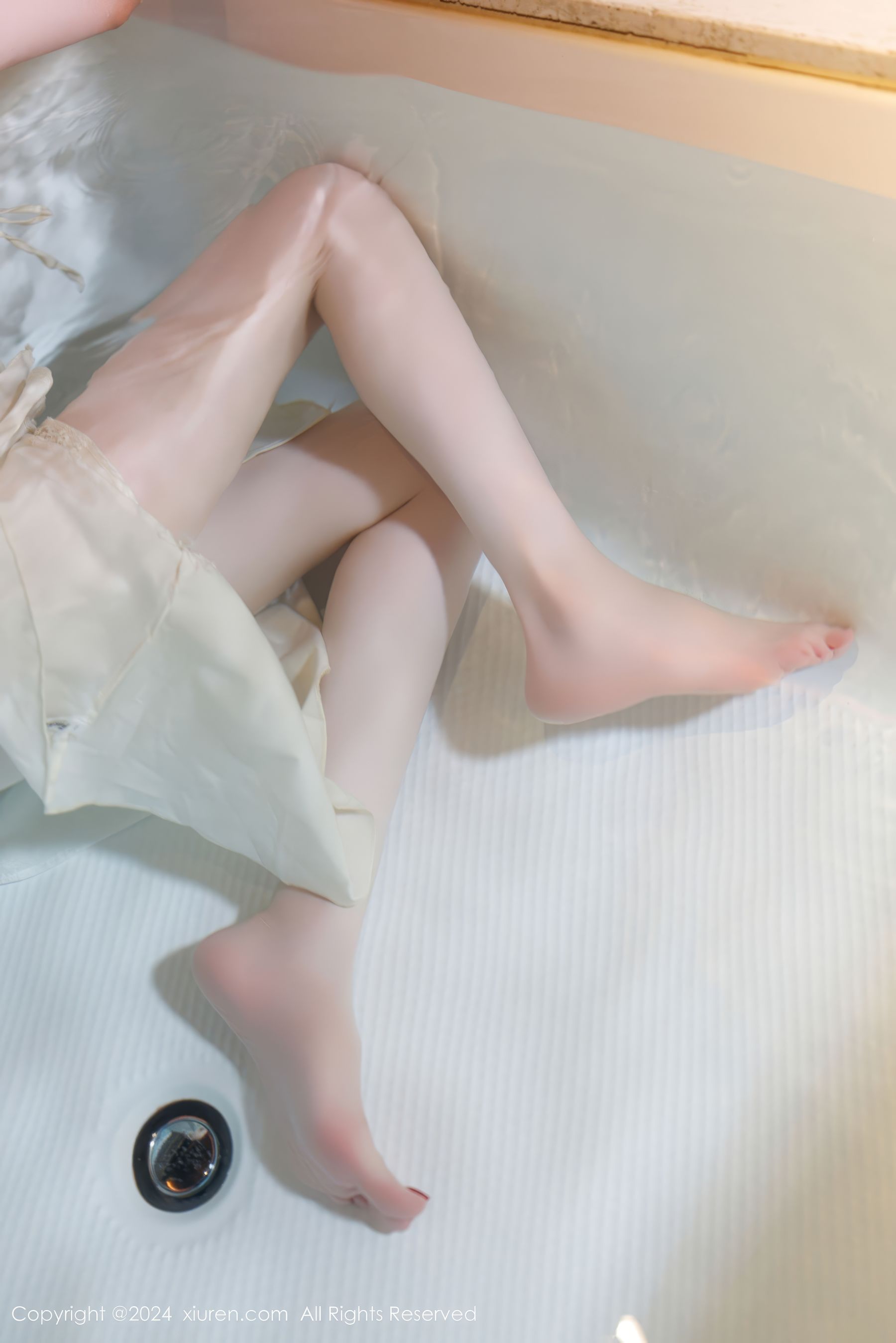 [秀人XiuRen] 2024.12.23 No.9643 梦心玥/(85P)