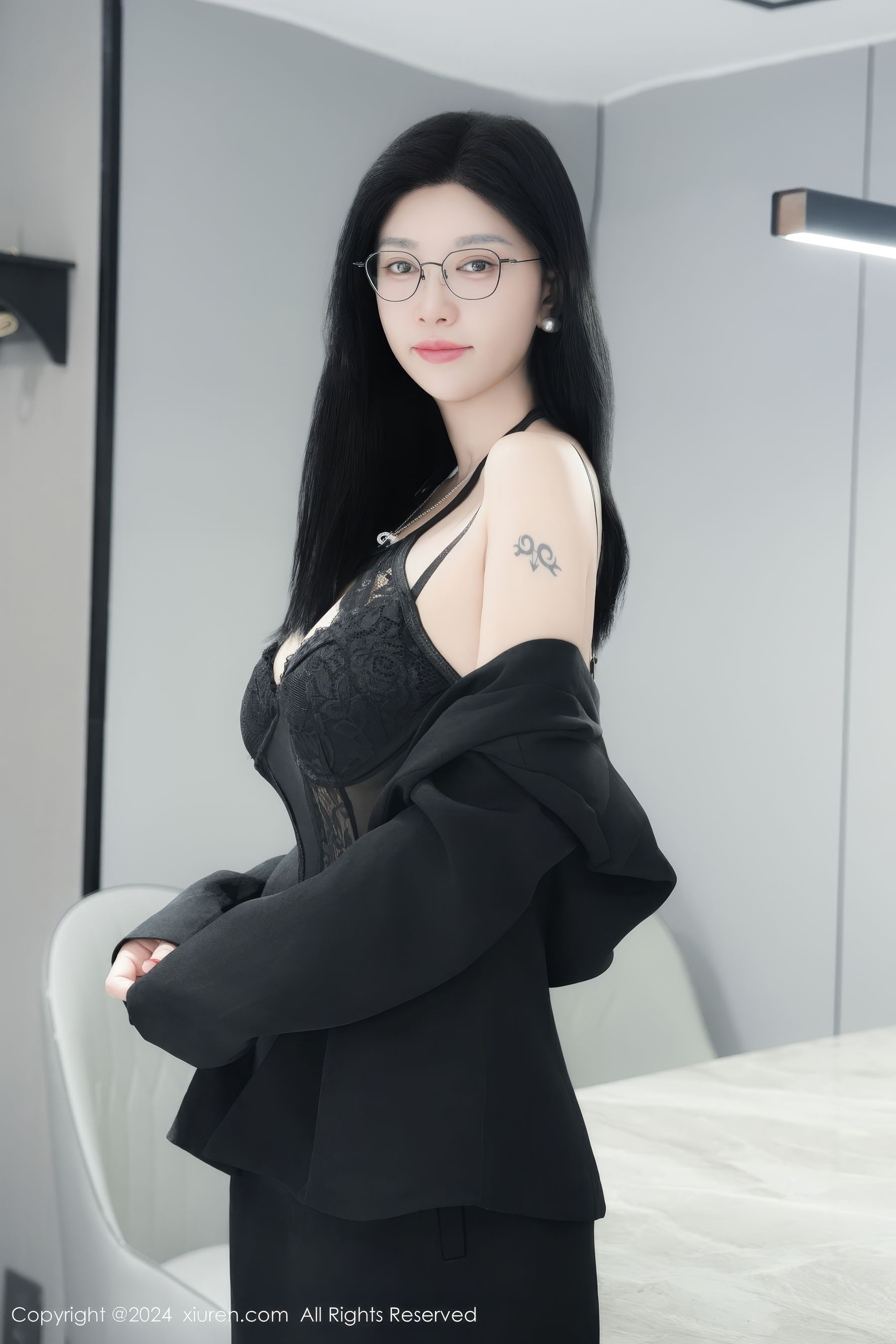 [秀人XiuRen] 2024.12.23 No.9639 雅茹老师/(81P)