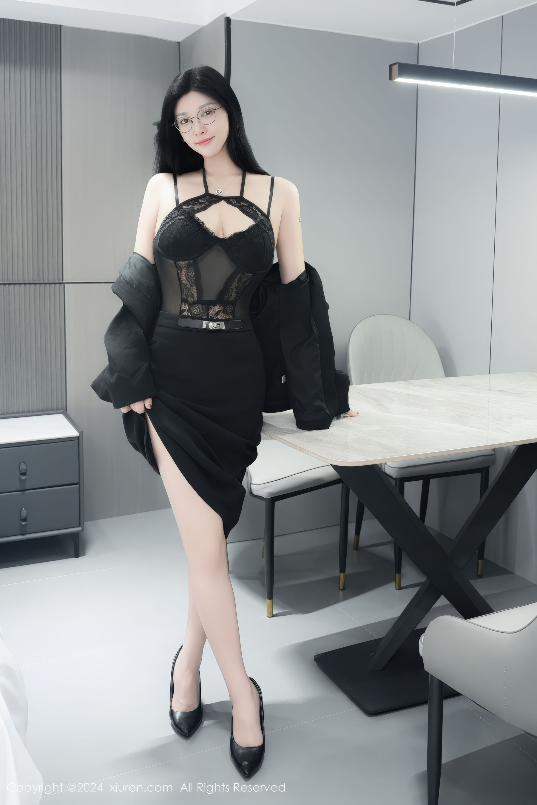 [秀人XiuRen] 2024.12.23 No.9639 雅茹老师/(81P)