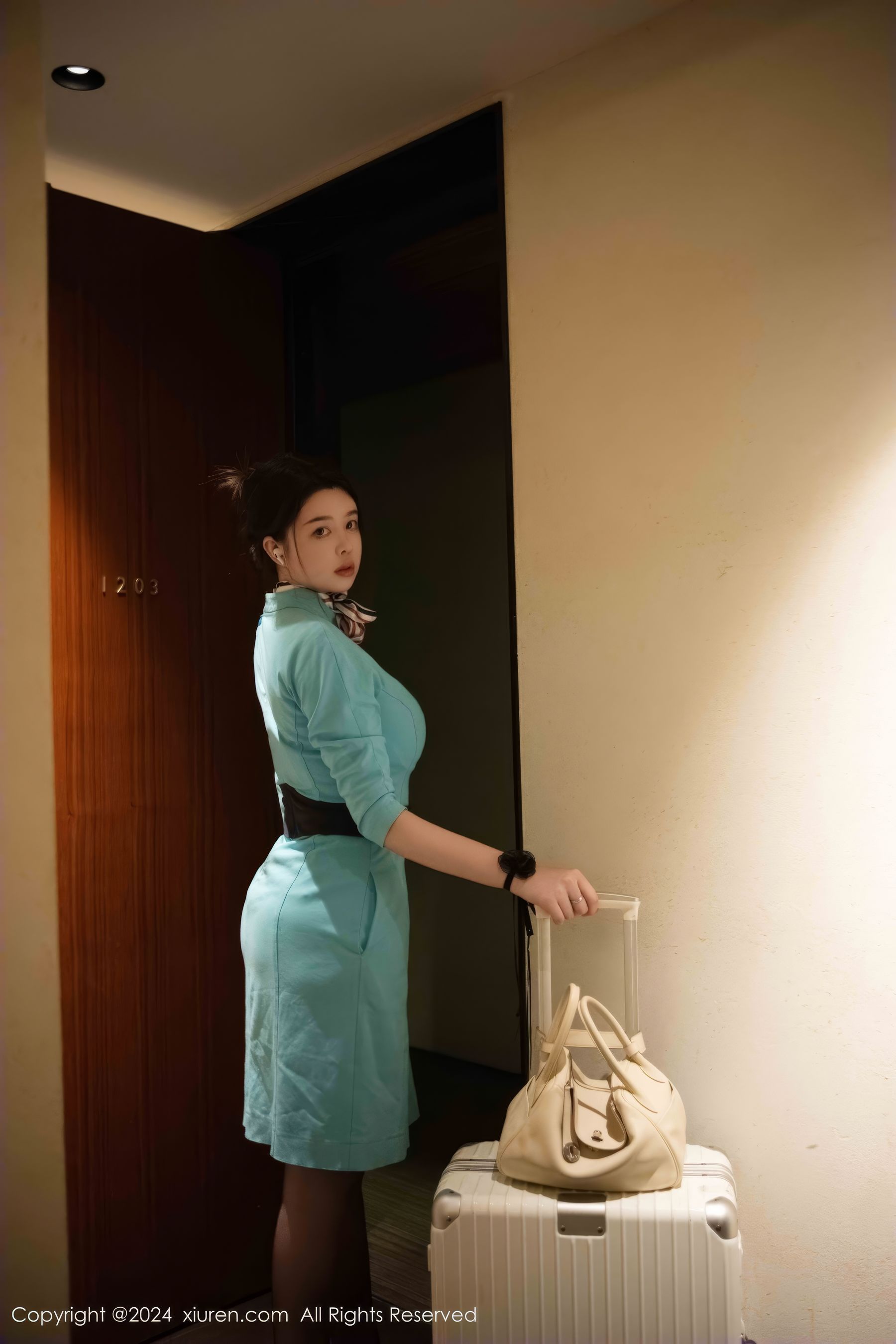 [秀人XiuRen] 2024.12.17 No.9609 樱桃小犊子/(41P)