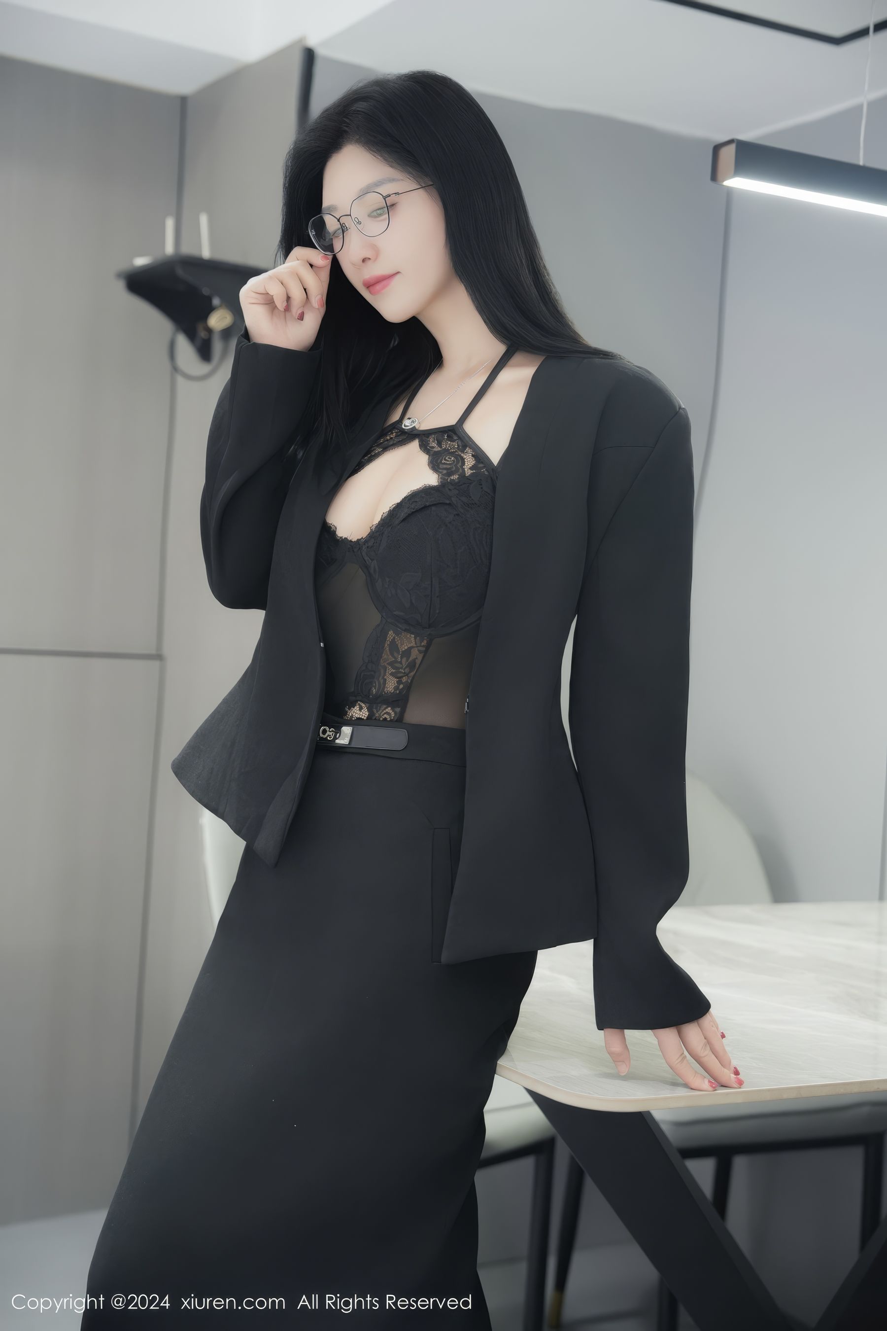 [秀人XiuRen] 2024.12.23 No.9639 雅茹老师/(81P)
