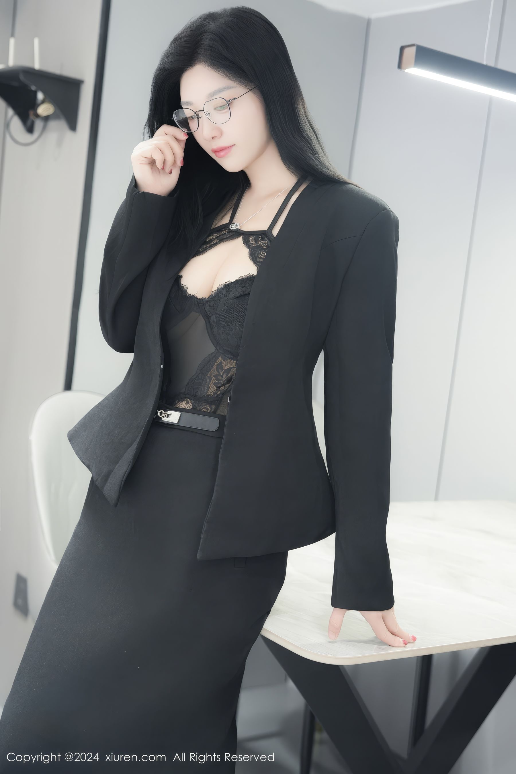 [秀人XiuRen] 2024.12.23 No.9639 雅茹老师/(81P)