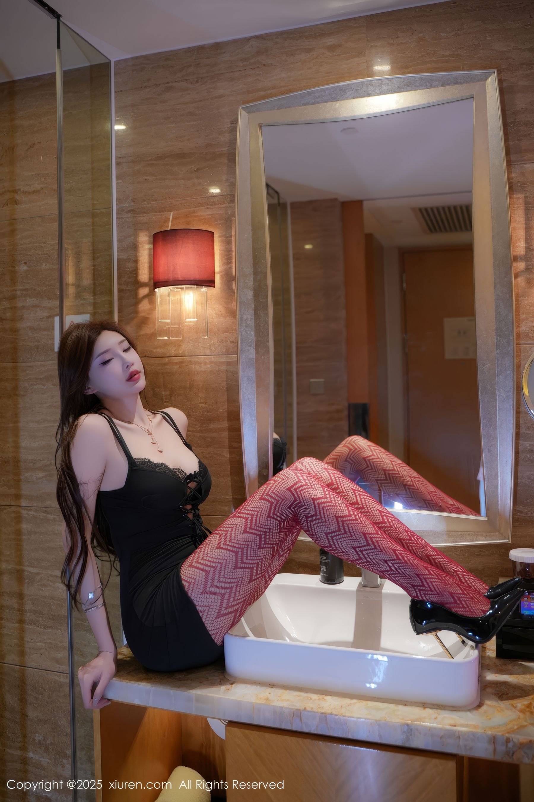 [秀人XiuRen] 2025.01.02 No.9697 Carol周妍希X/(80P)