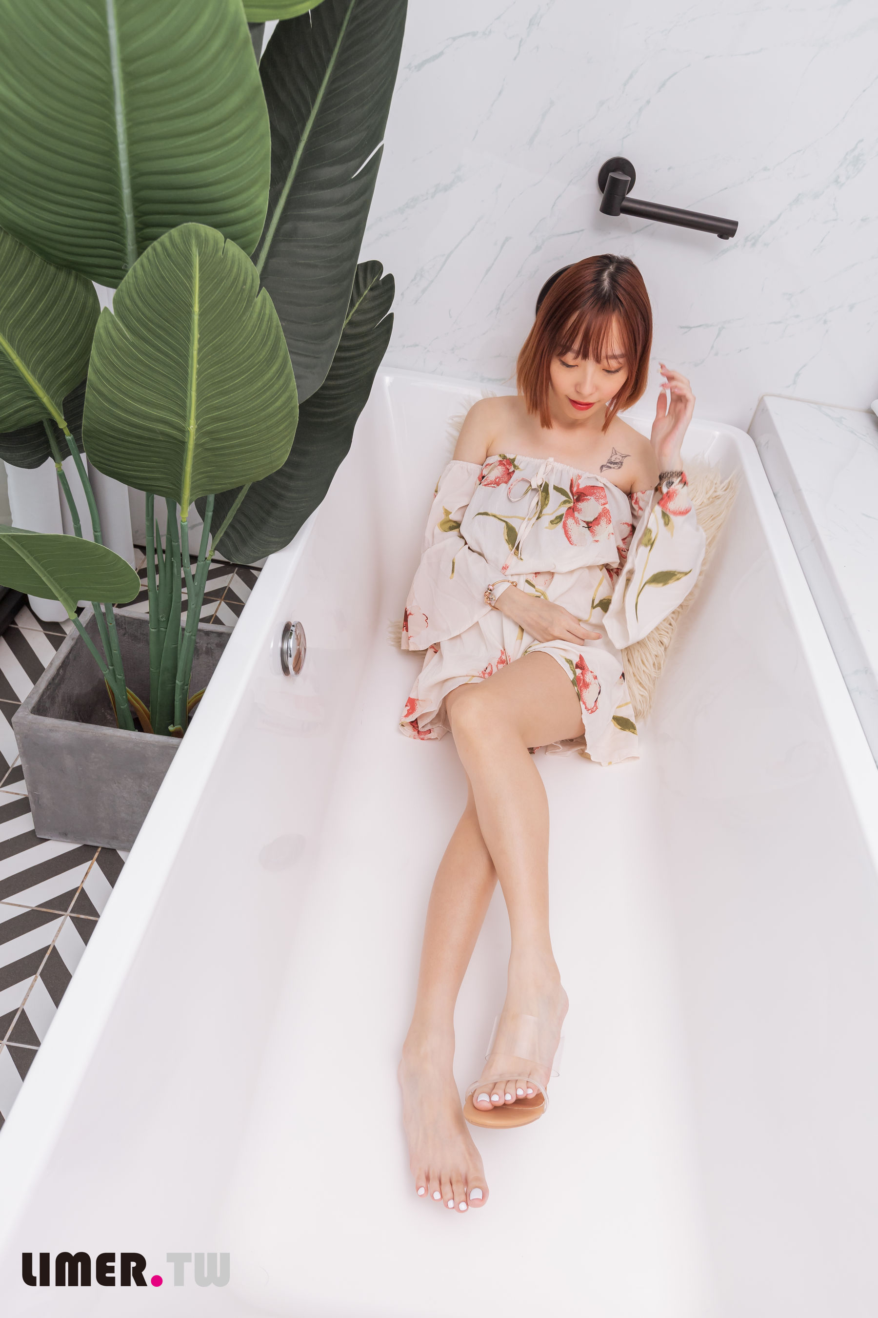 Limerence原创 No.093 小容包 浴室高跟鞋邂逅/(175P)