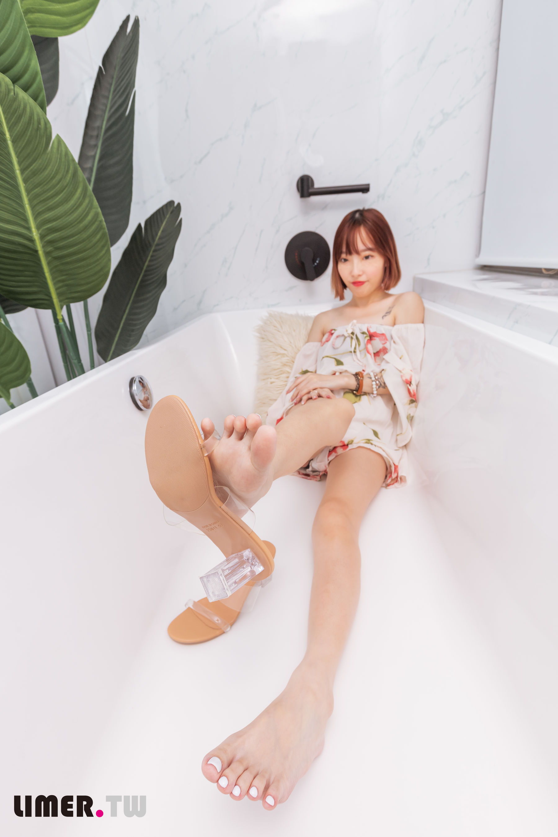 Limerence原创 No.093 小容包 浴室高跟鞋邂逅/(175P)