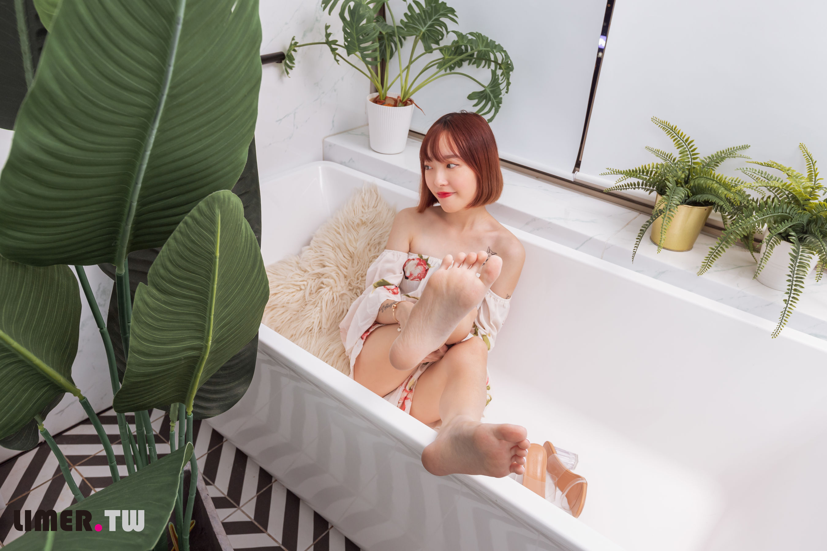 Limerence原创 No.093 小容包 浴室高跟鞋邂逅/(175P)