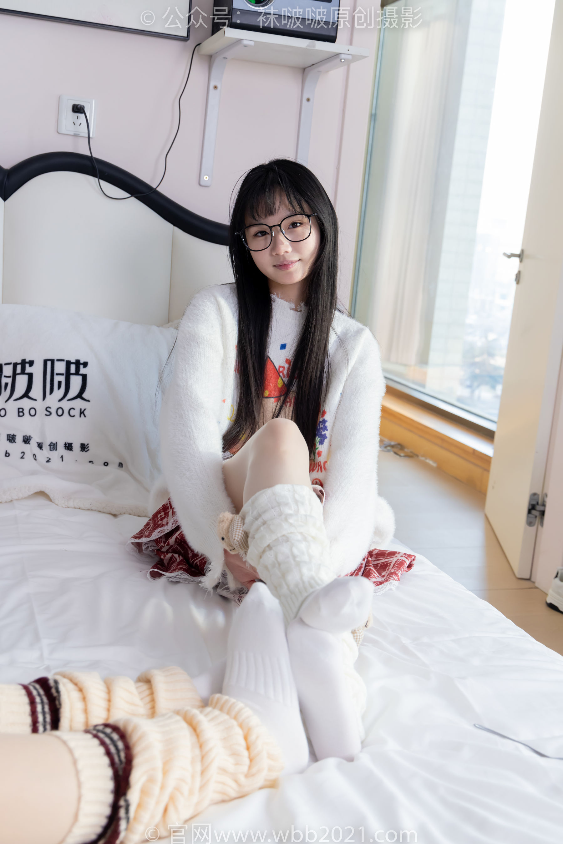 BoBoSocks袜啵啵 No.484 小甜豆&甜甜圈 - 两双板鞋、油亮肉丝、堆堆袜套、白棉袜、脚对脚 斗脚 手互相挠脚剧情/(172P)