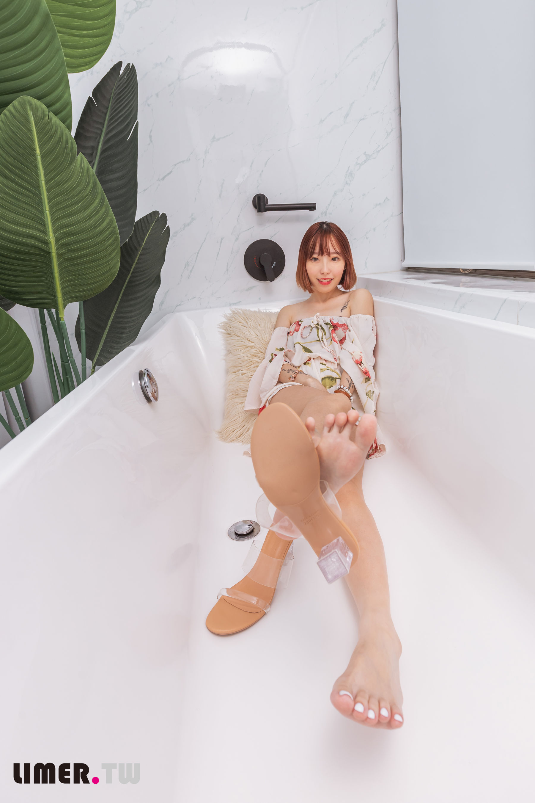 Limerence原创 No.093 小容包 浴室高跟鞋邂逅/(175P)