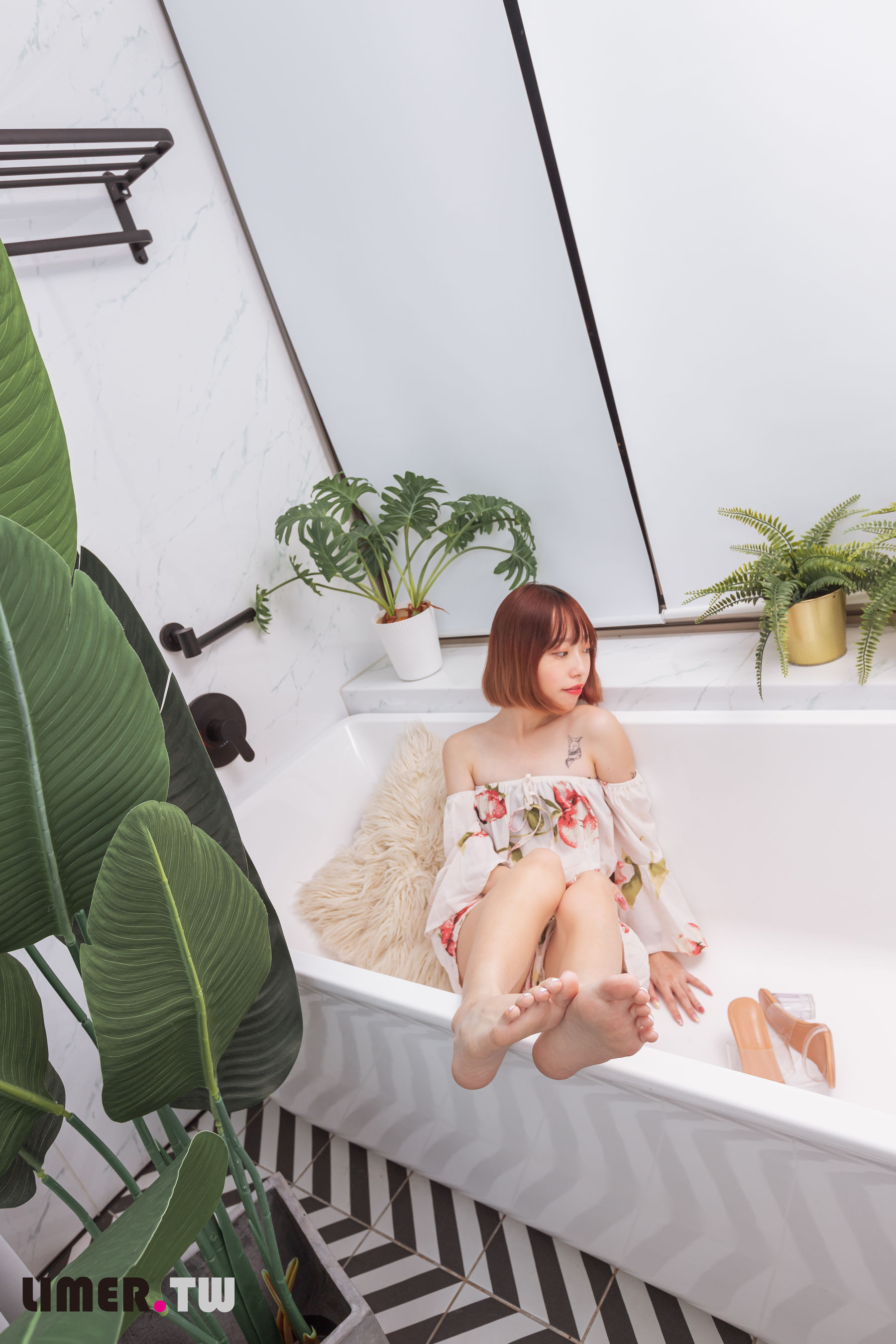 Limerence原创 No.093 小容包 浴室高跟鞋邂逅/(175P)