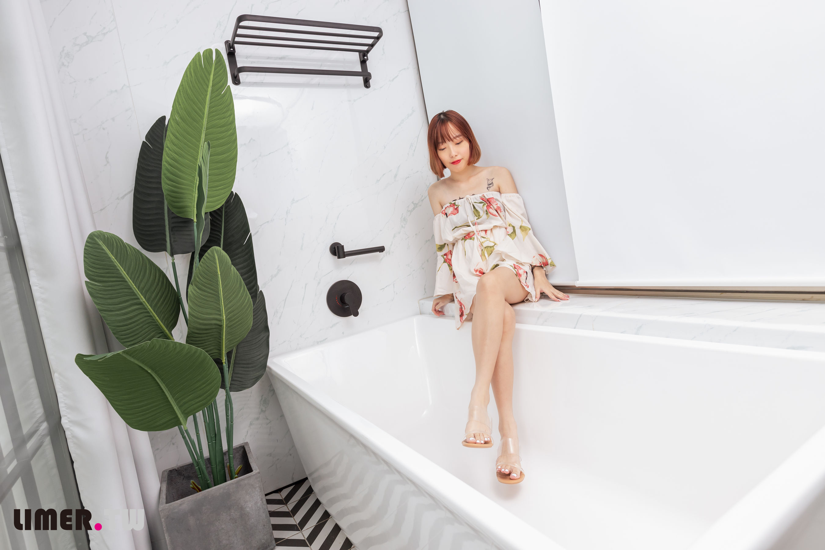 Limerence原创 No.093 小容包 浴室高跟鞋邂逅/(175P)