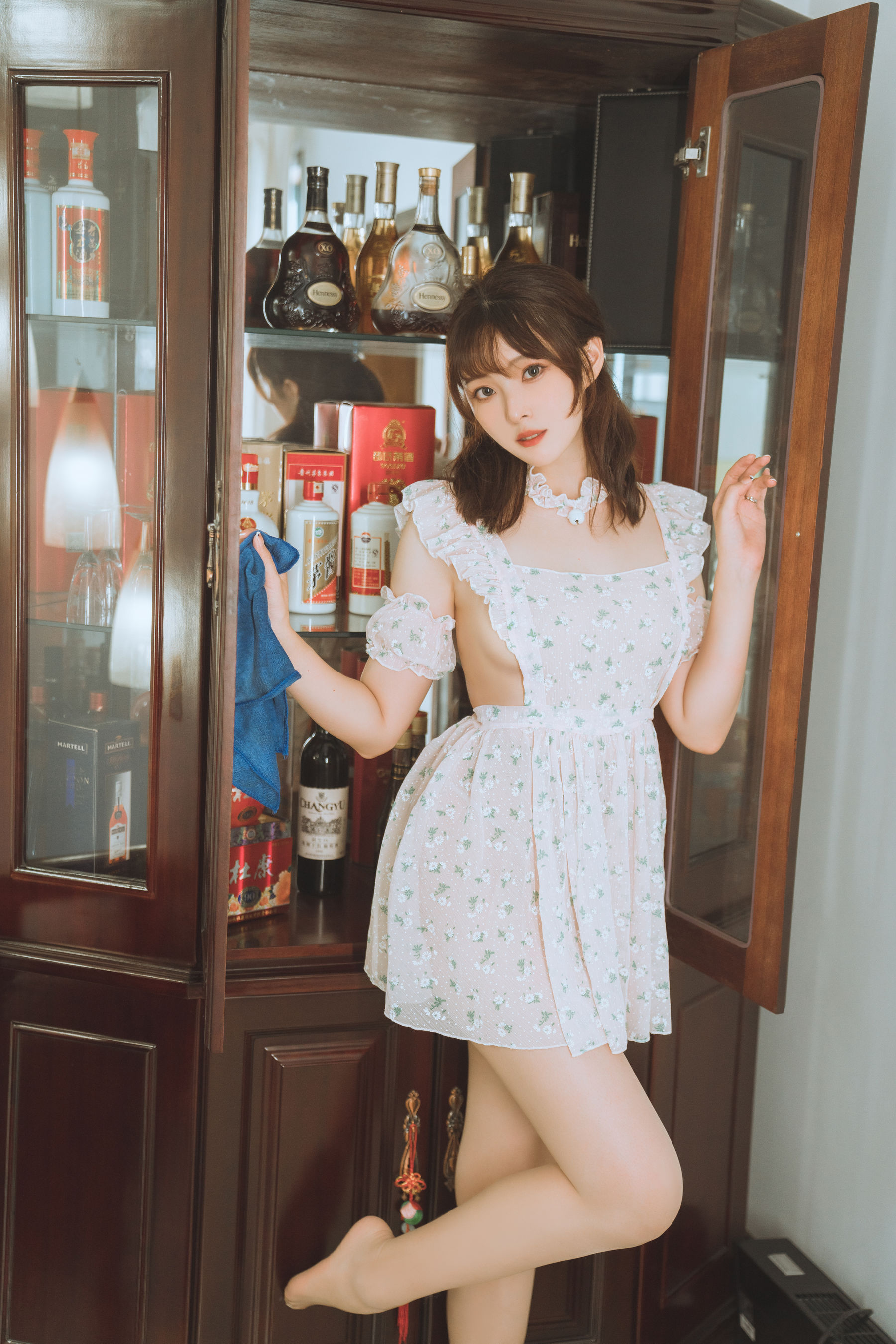 Natsuko夏夏子 - 碎花围裙/(55P)