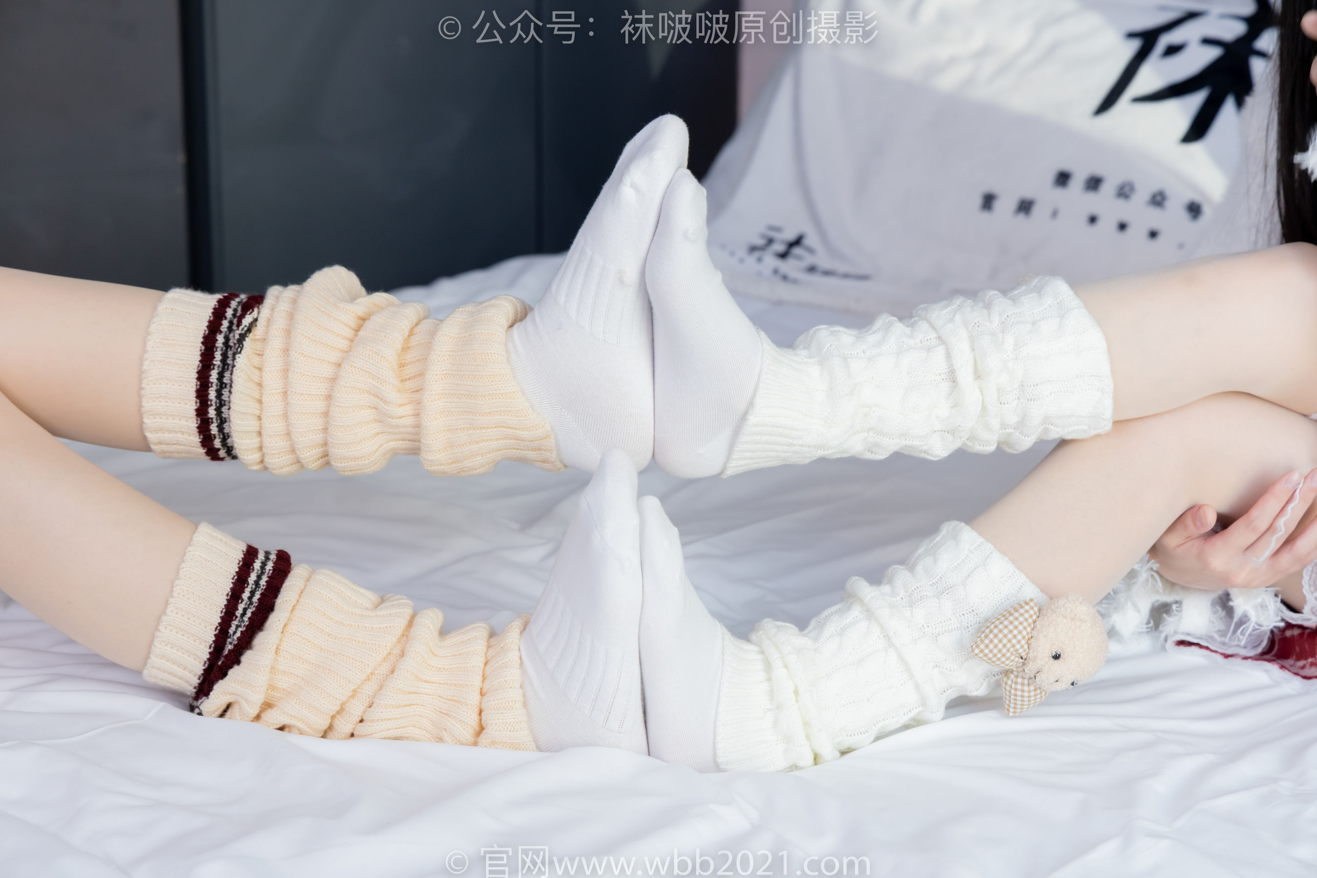 BoBoSocks袜啵啵 No.484 小甜豆&甜甜圈 - 两双板鞋、油亮肉丝、堆堆袜套、白棉袜、脚对脚 斗脚 手互相挠脚剧情/(172P)