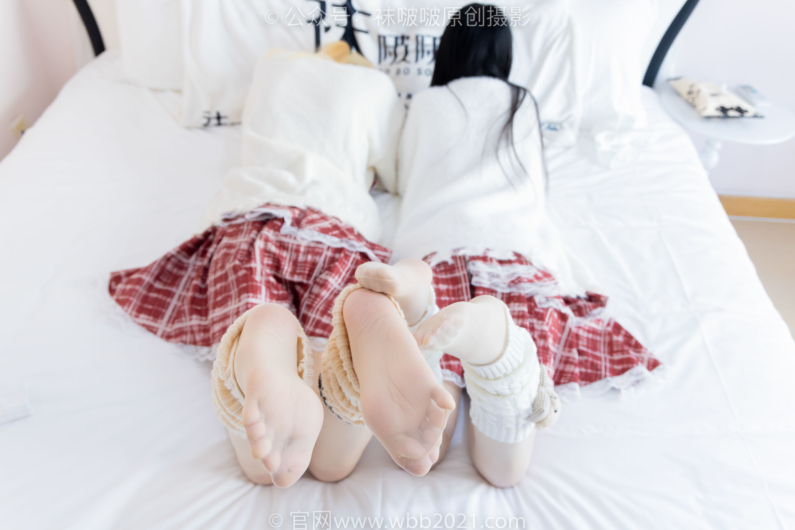 BoBoSocks袜啵啵 No.484 小甜豆&甜甜圈 - 两双板鞋、油亮肉丝、堆堆袜套、白棉袜、脚对脚 斗脚 手互相挠脚剧情/(172P)