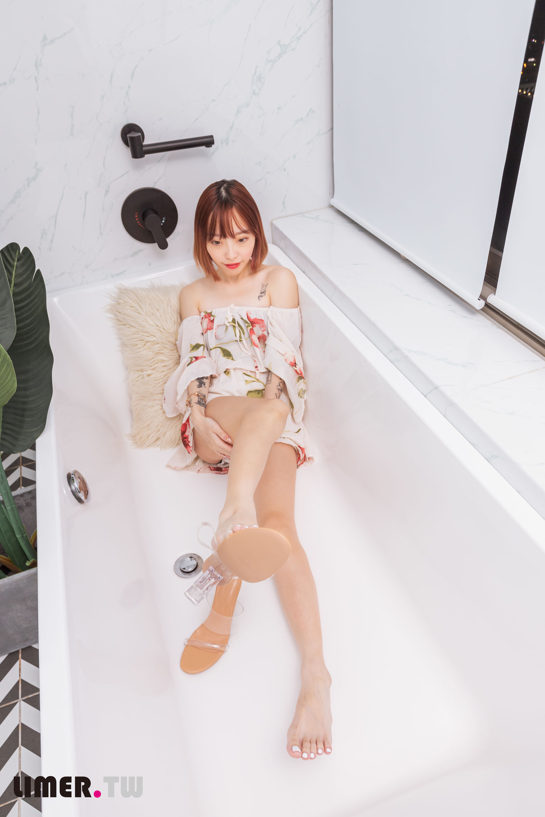 Limerence原创 No.093 小容包 浴室高跟鞋邂逅/(175P)